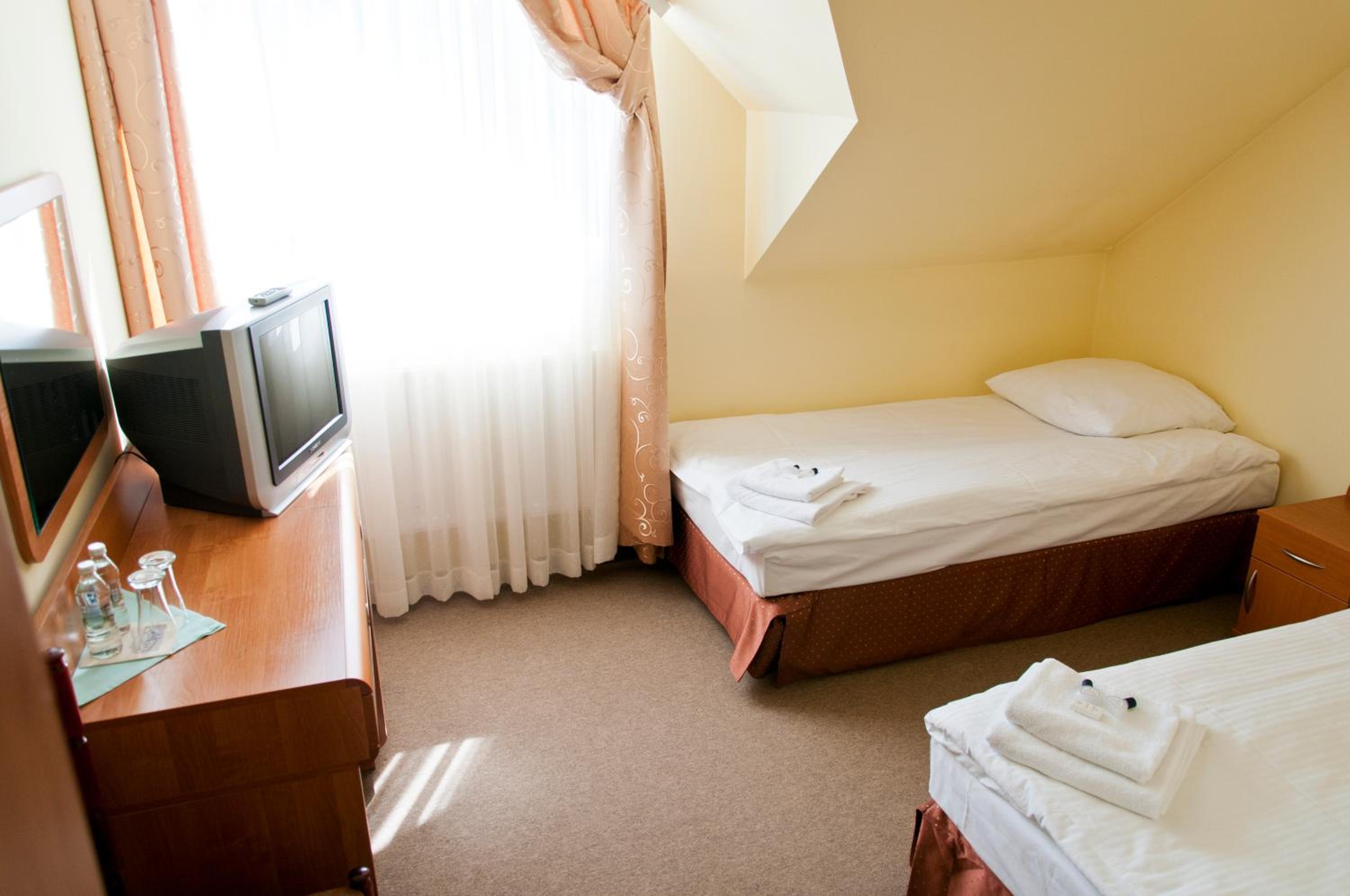 Twin Room - Photo 1