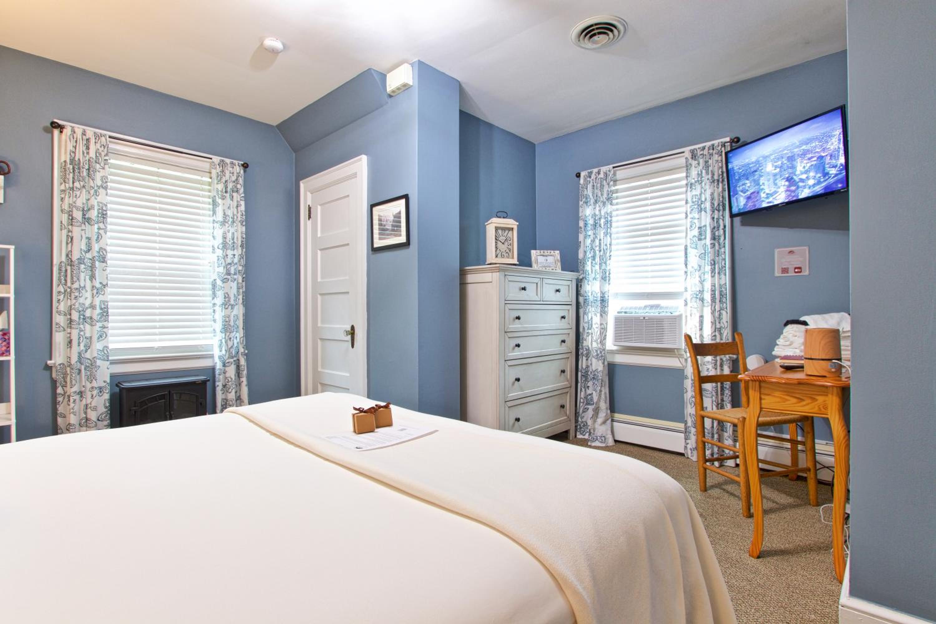 Queen Room photo 3