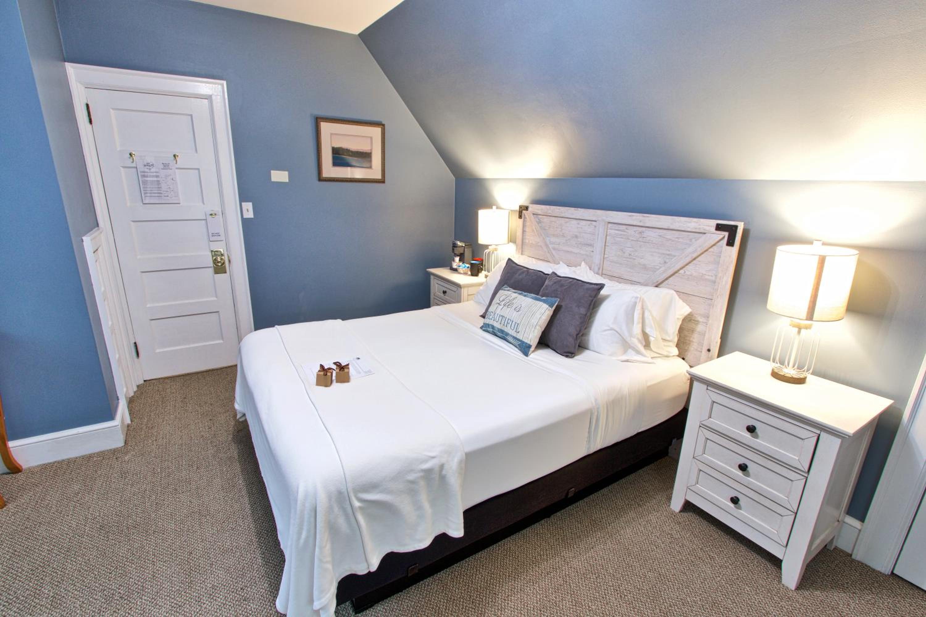 Queen Room photo 1
