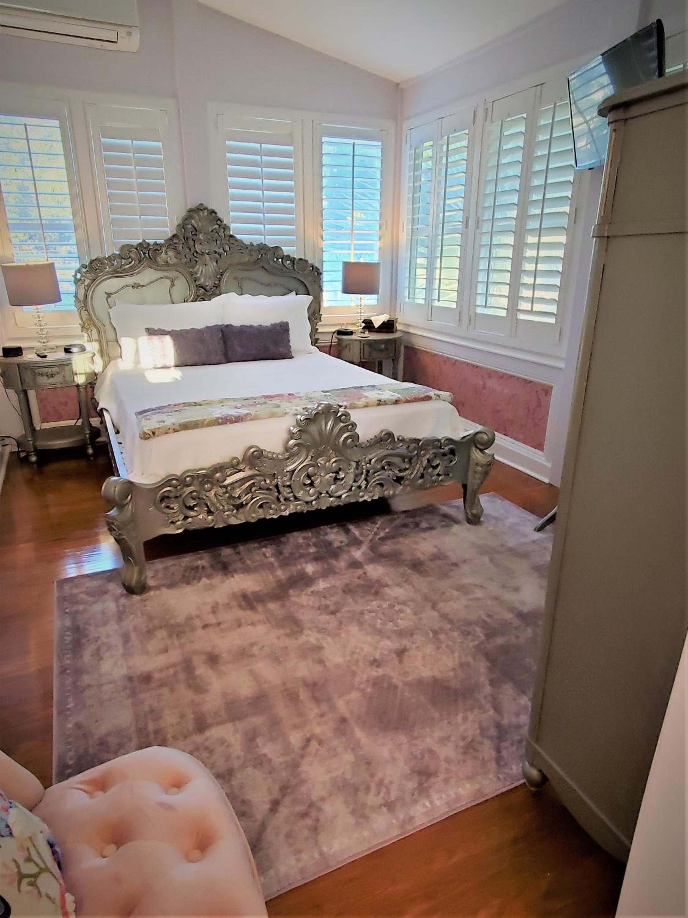 Small Queen Room