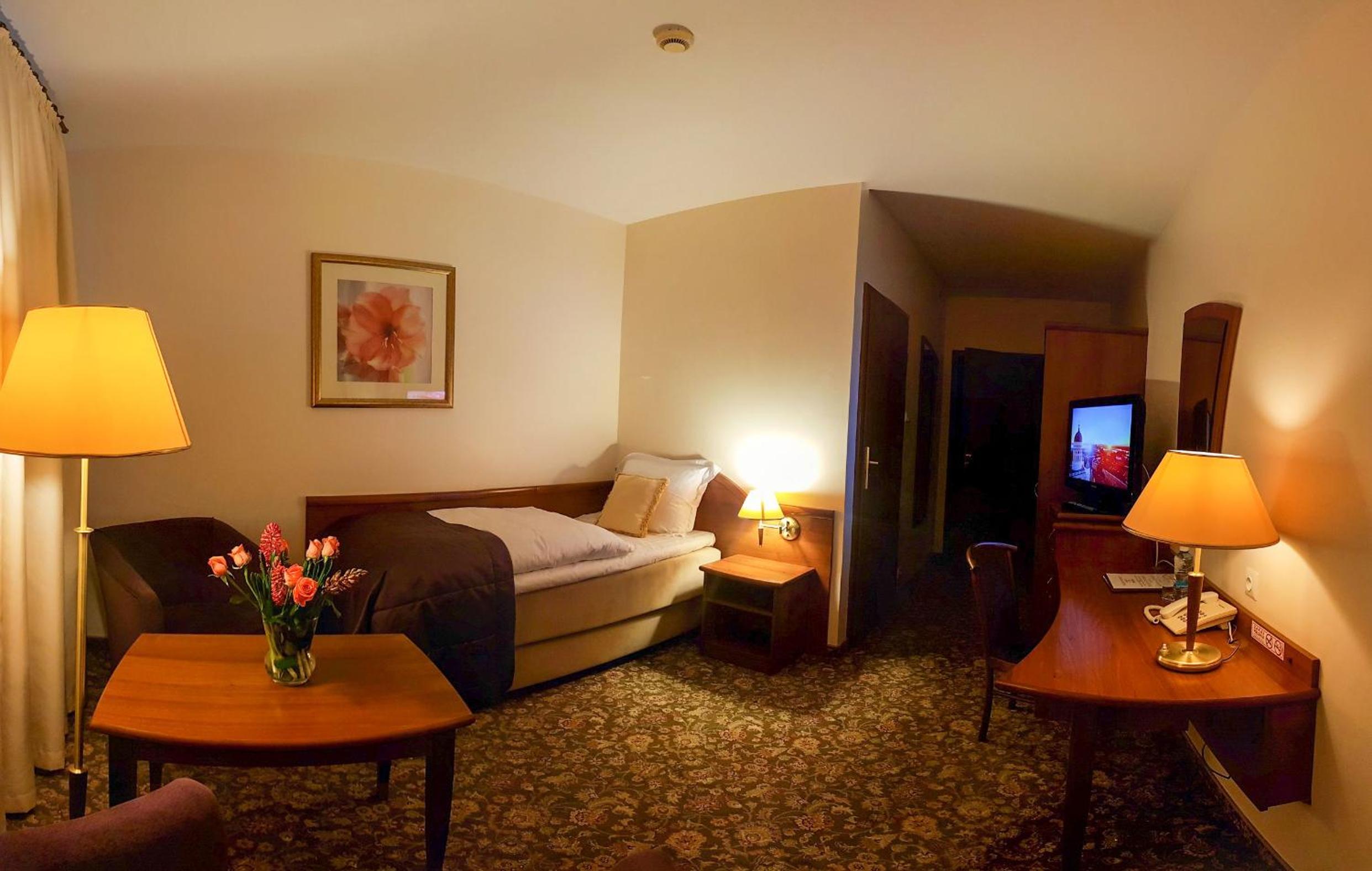 Single Room photo 2