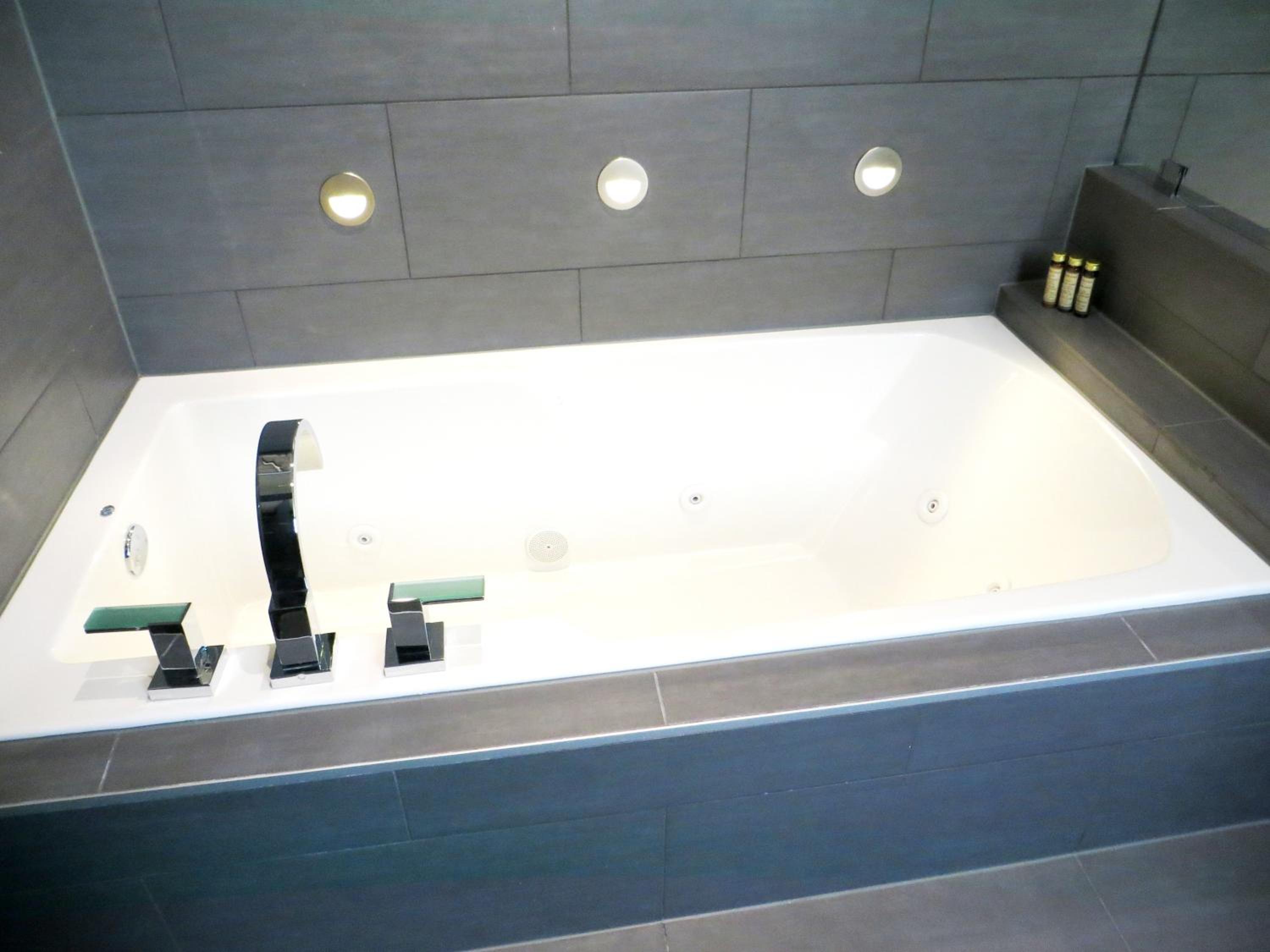 King Suite with Ocean View - No Resort Fee - Photo 10