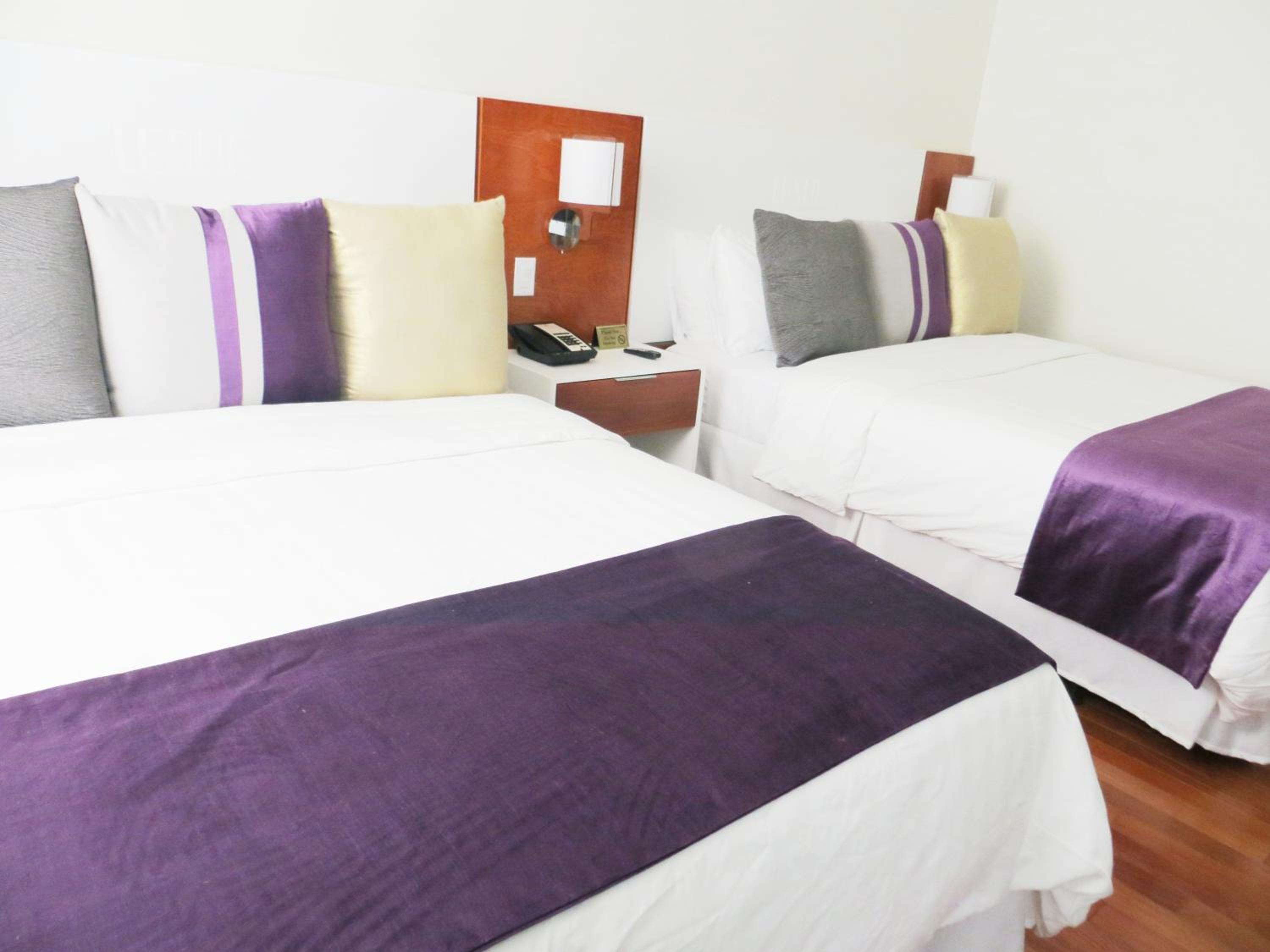 Queen Room with Two Queen Beds - No Resort Fee - Photo 5