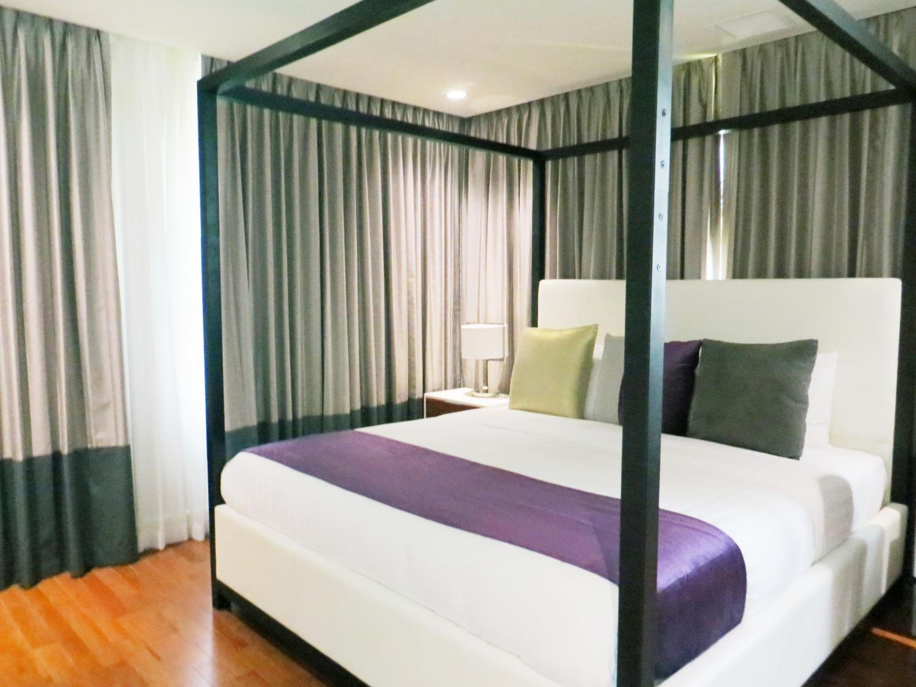 King Suite with Ocean View - No Resort Fee - Photo 1