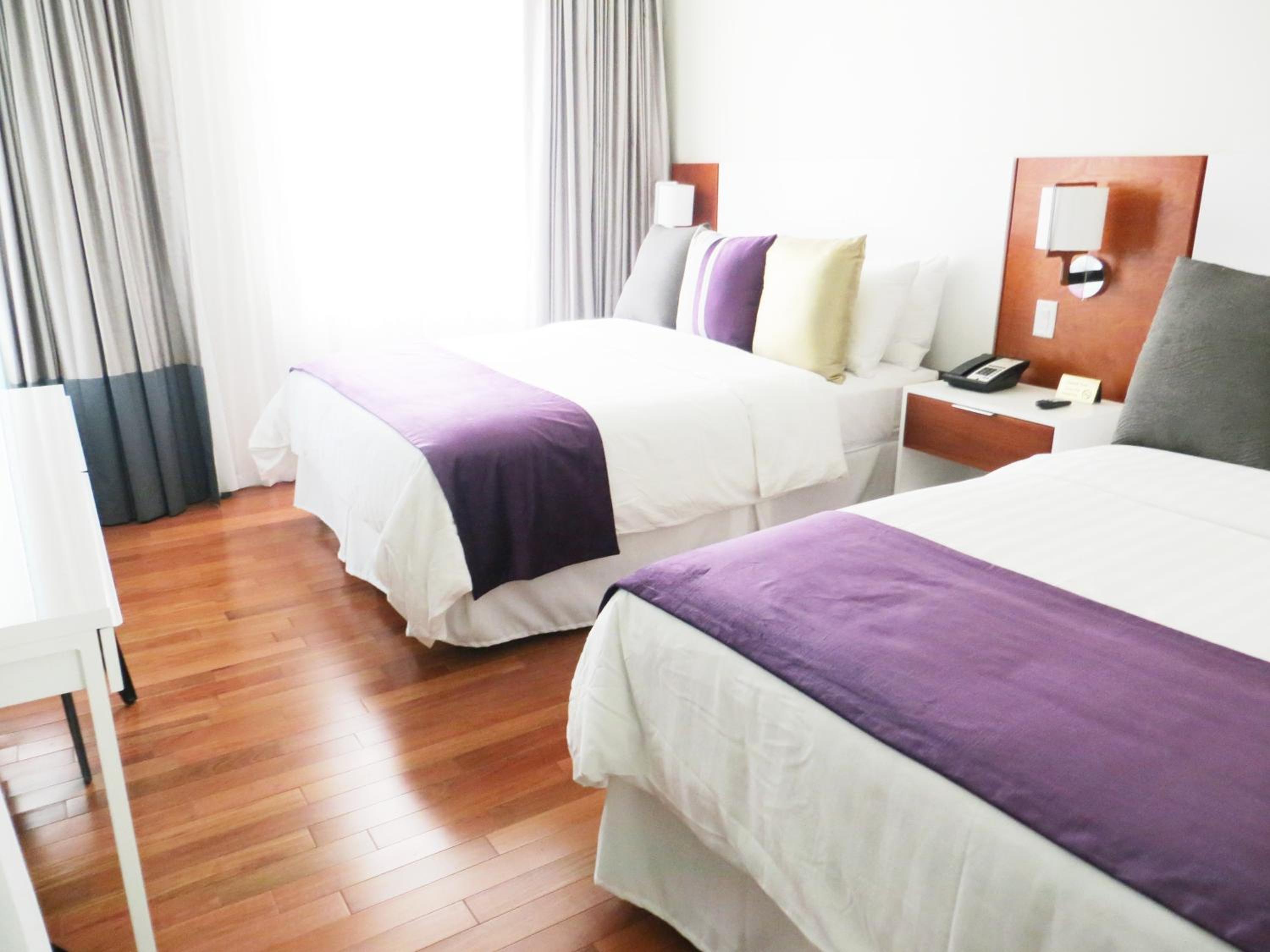 Queen Room with Two Queen Beds - No Resort Fee - Photo 1
