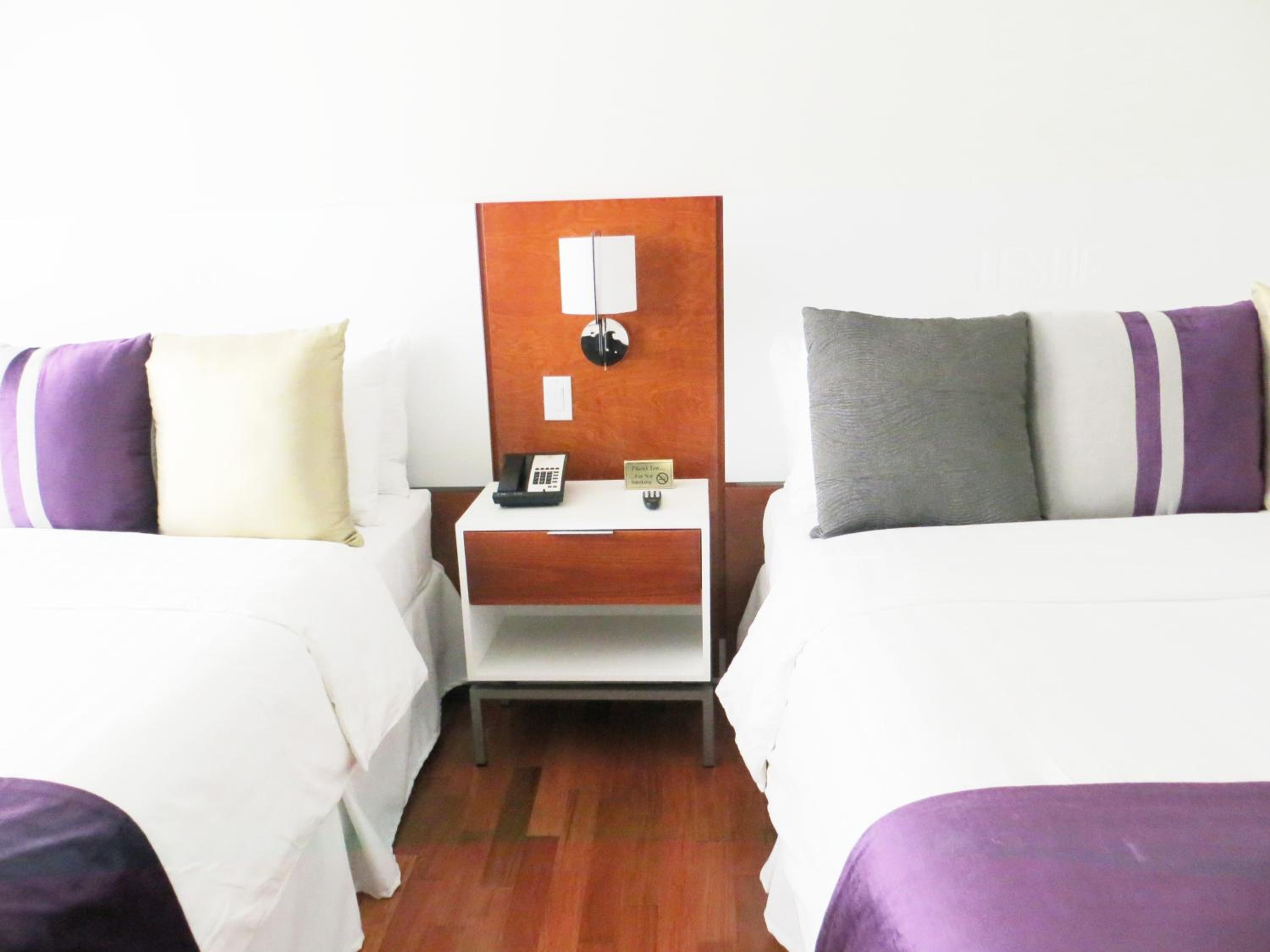 Queen Room with Two Queen Beds - No Resort Fee - Photo 6
