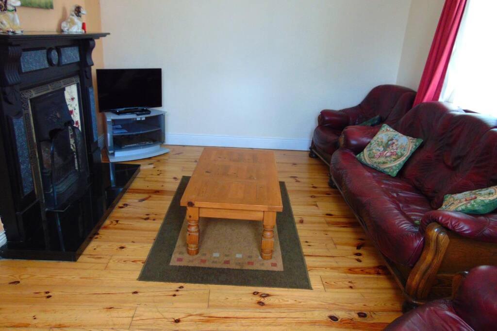 Three-Bedroom House photo 2