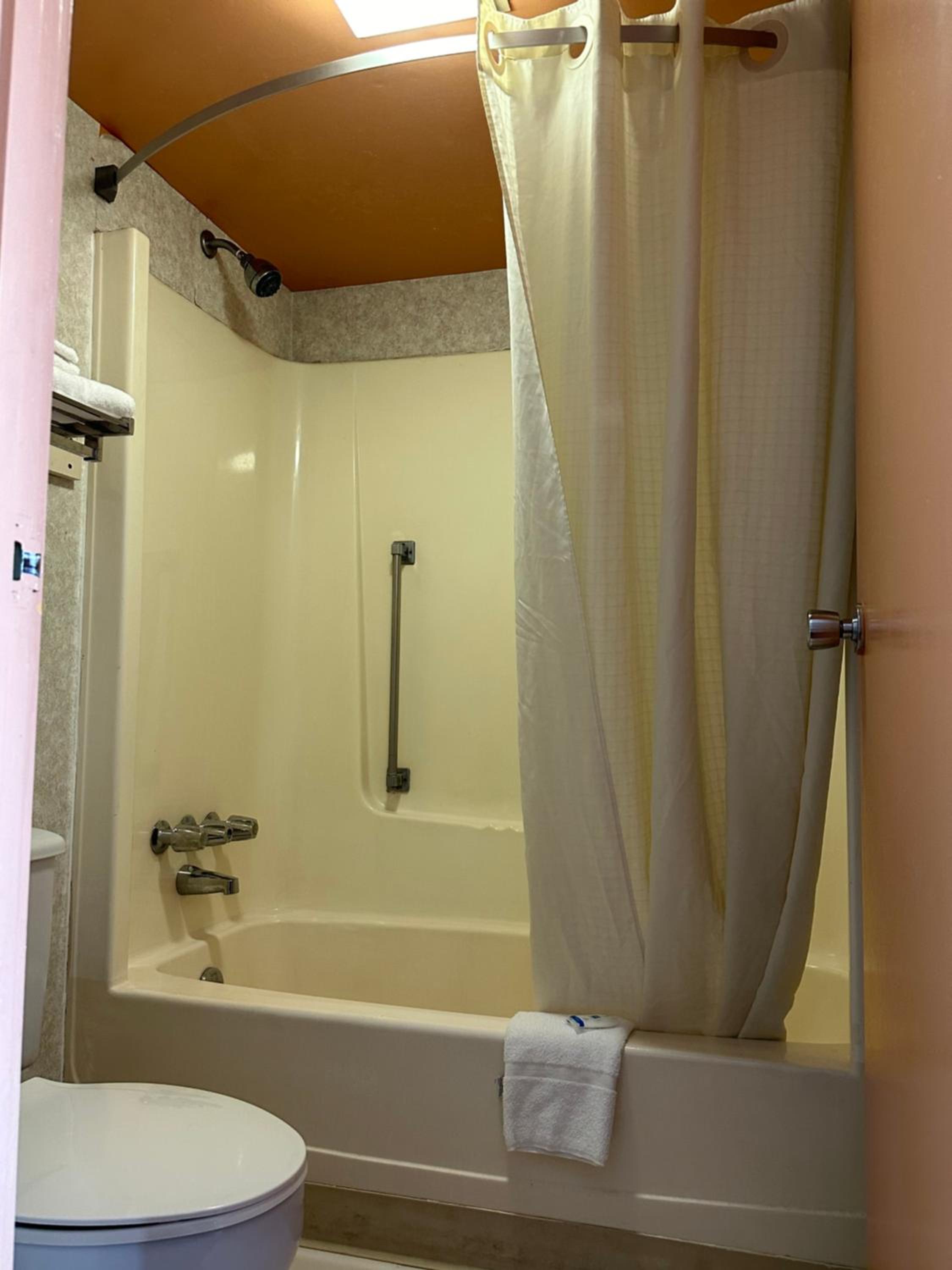 Efficiency King Room - Non Smoking/Exterior Hall/Pet Friendly