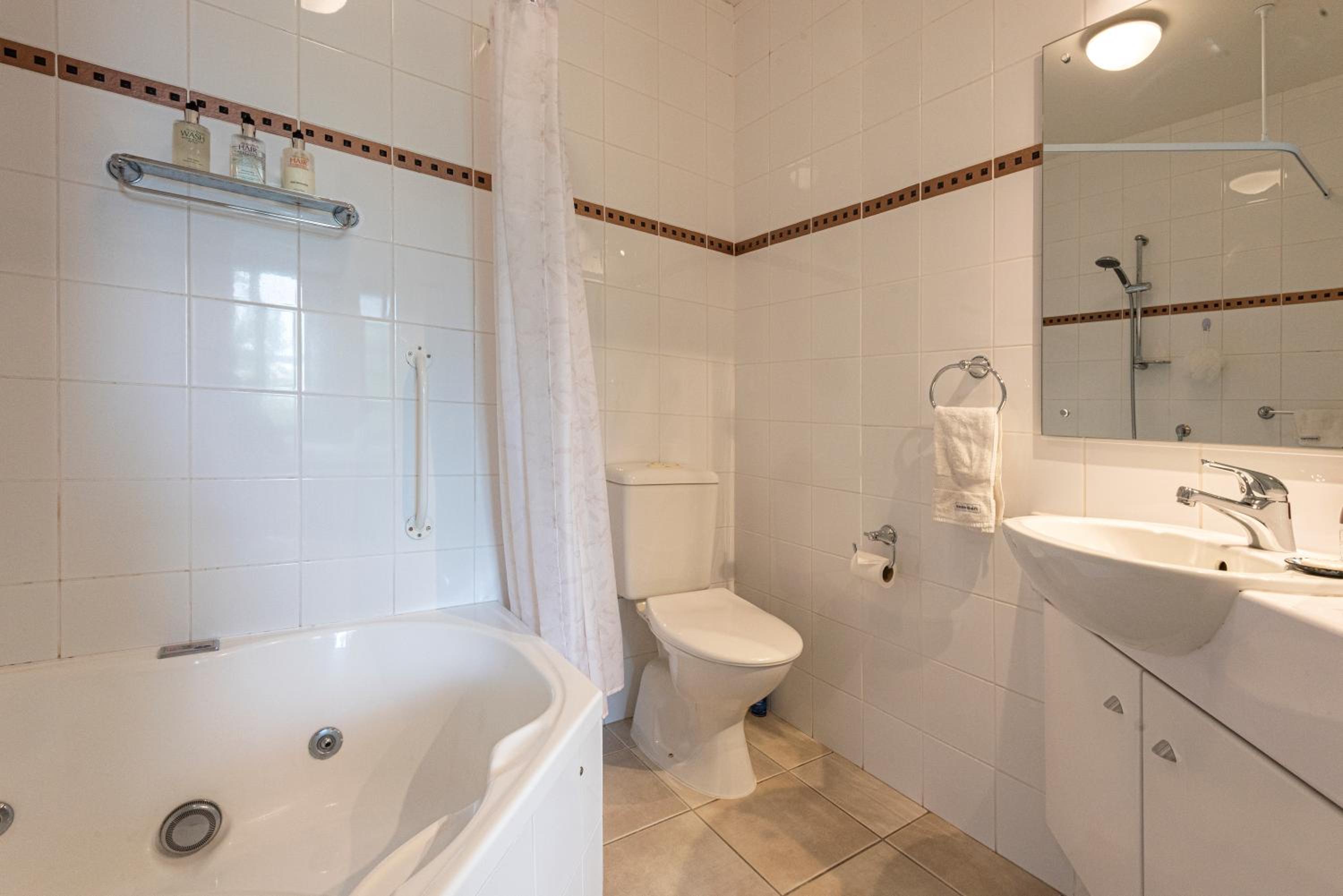 King Room with Spa Bath photo 2
