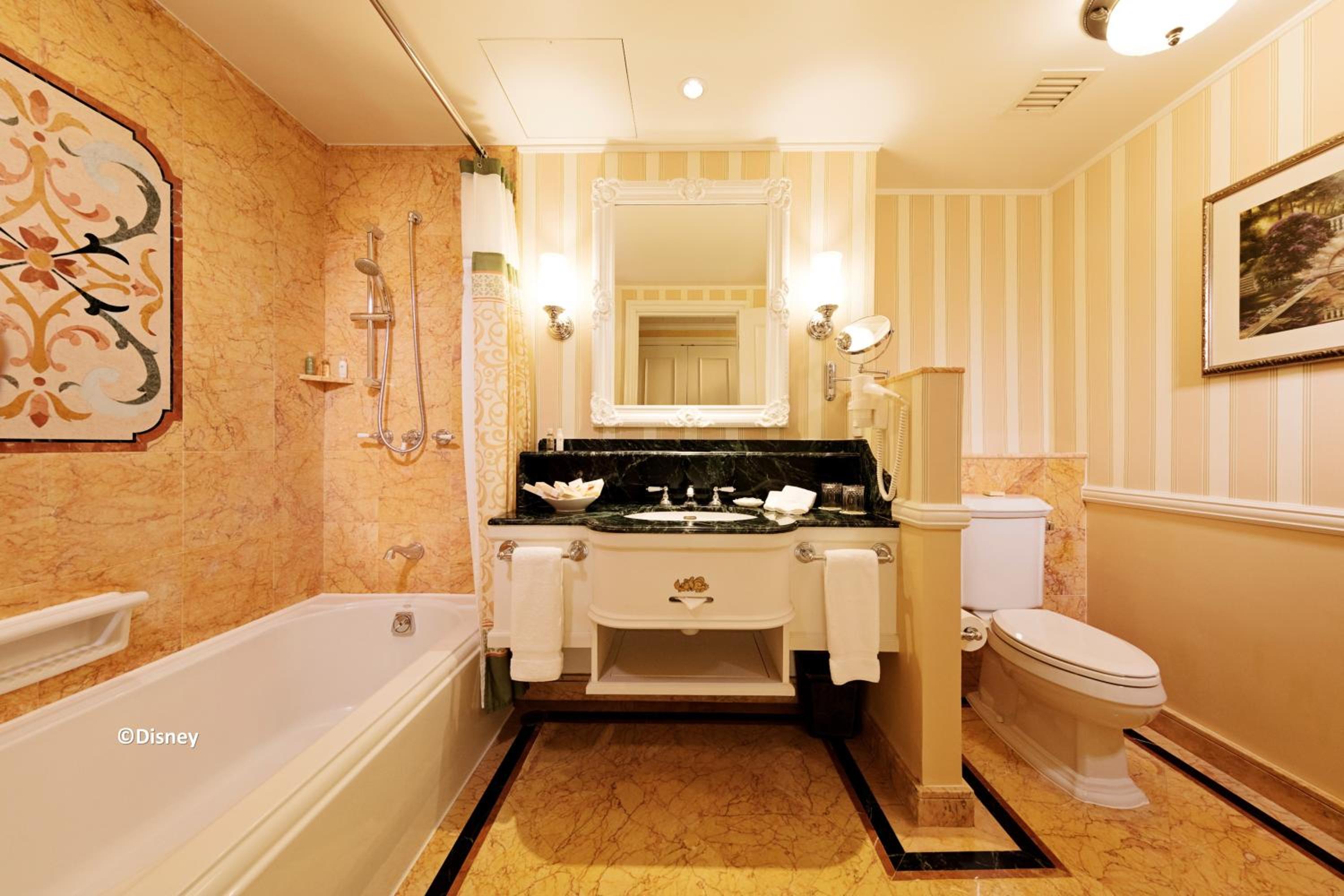 Standard Room with King Bed or Two Double Beds photo 3