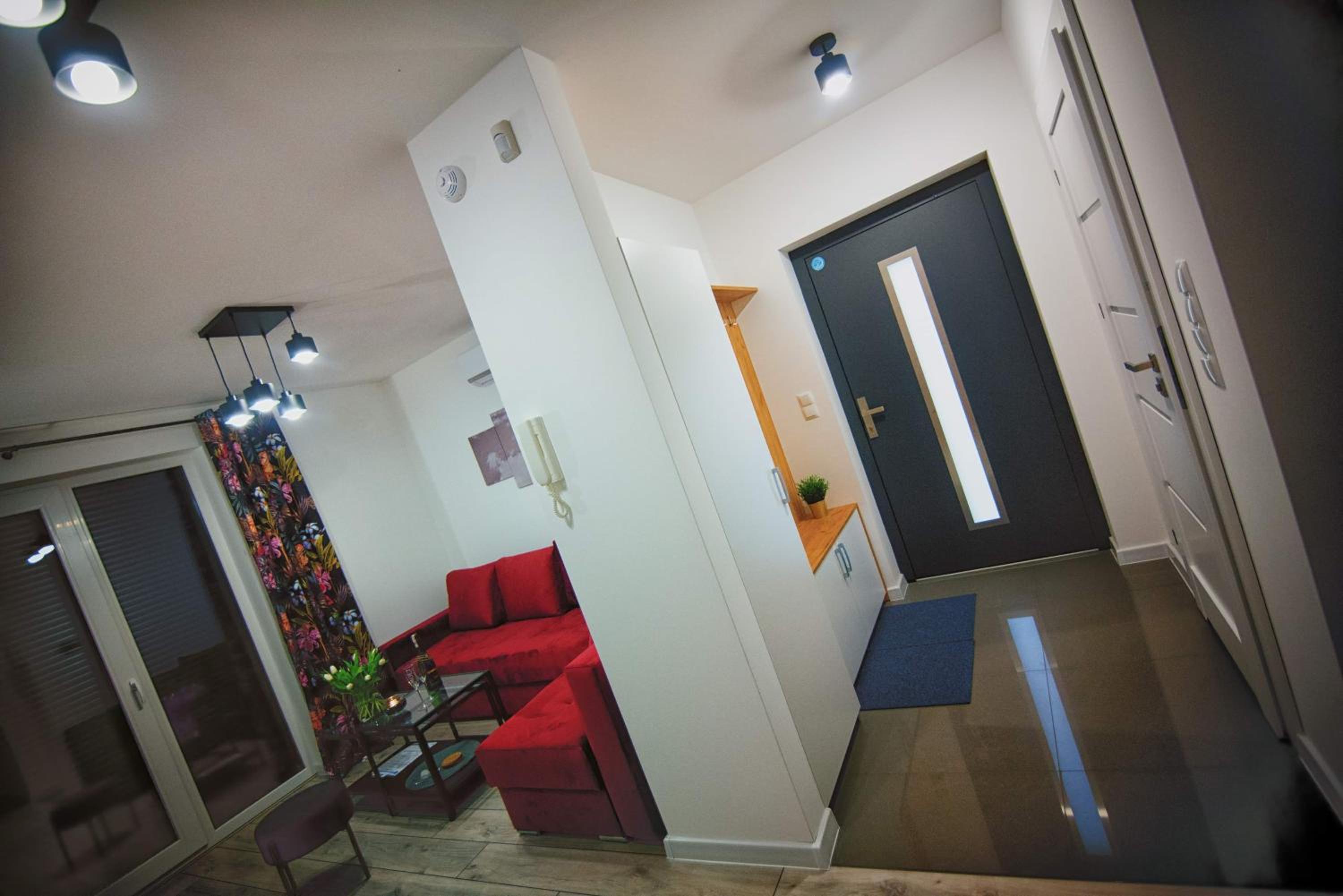 Apartment with Balcony - Photo 7