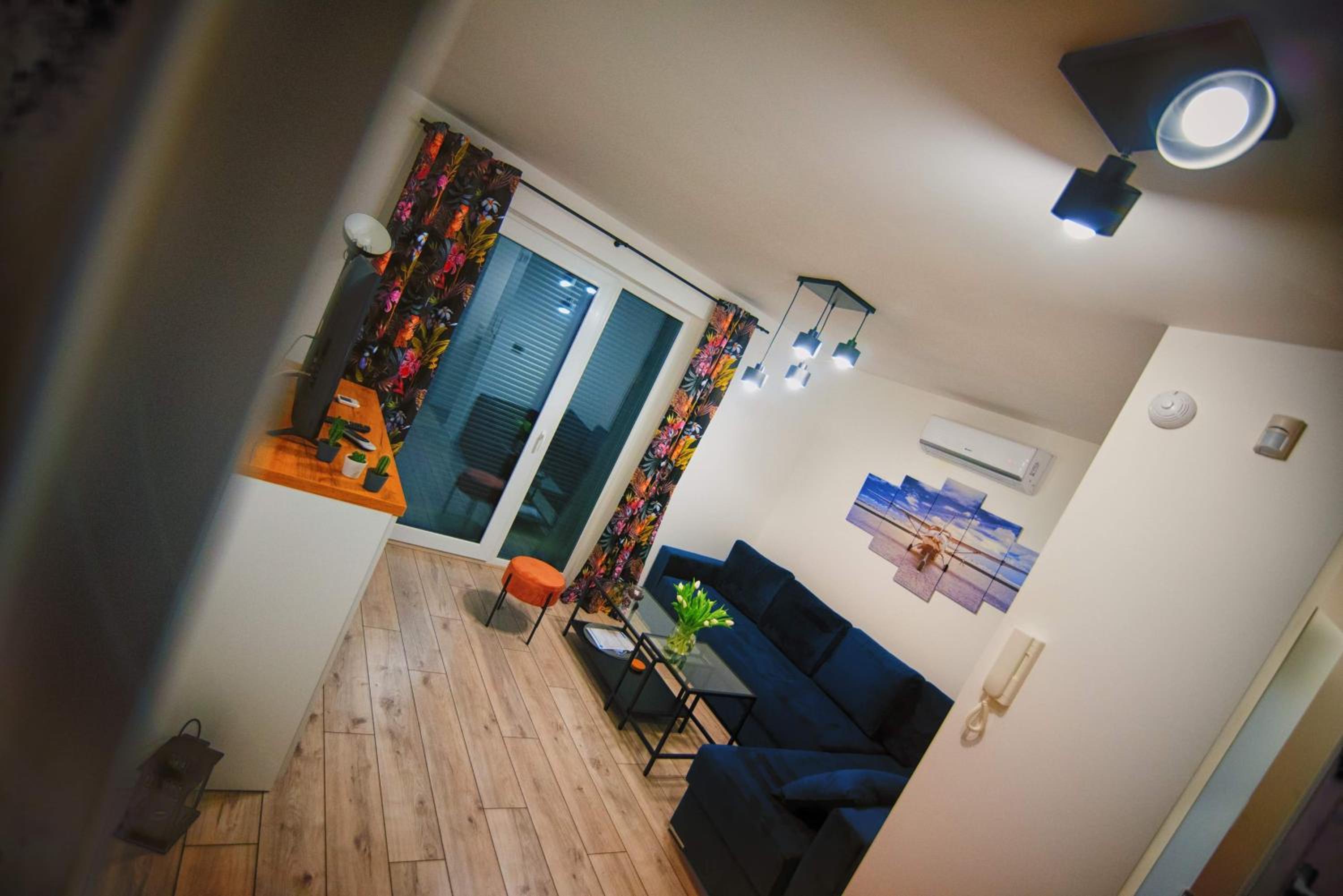 Apartment with Balcony - Photo 8