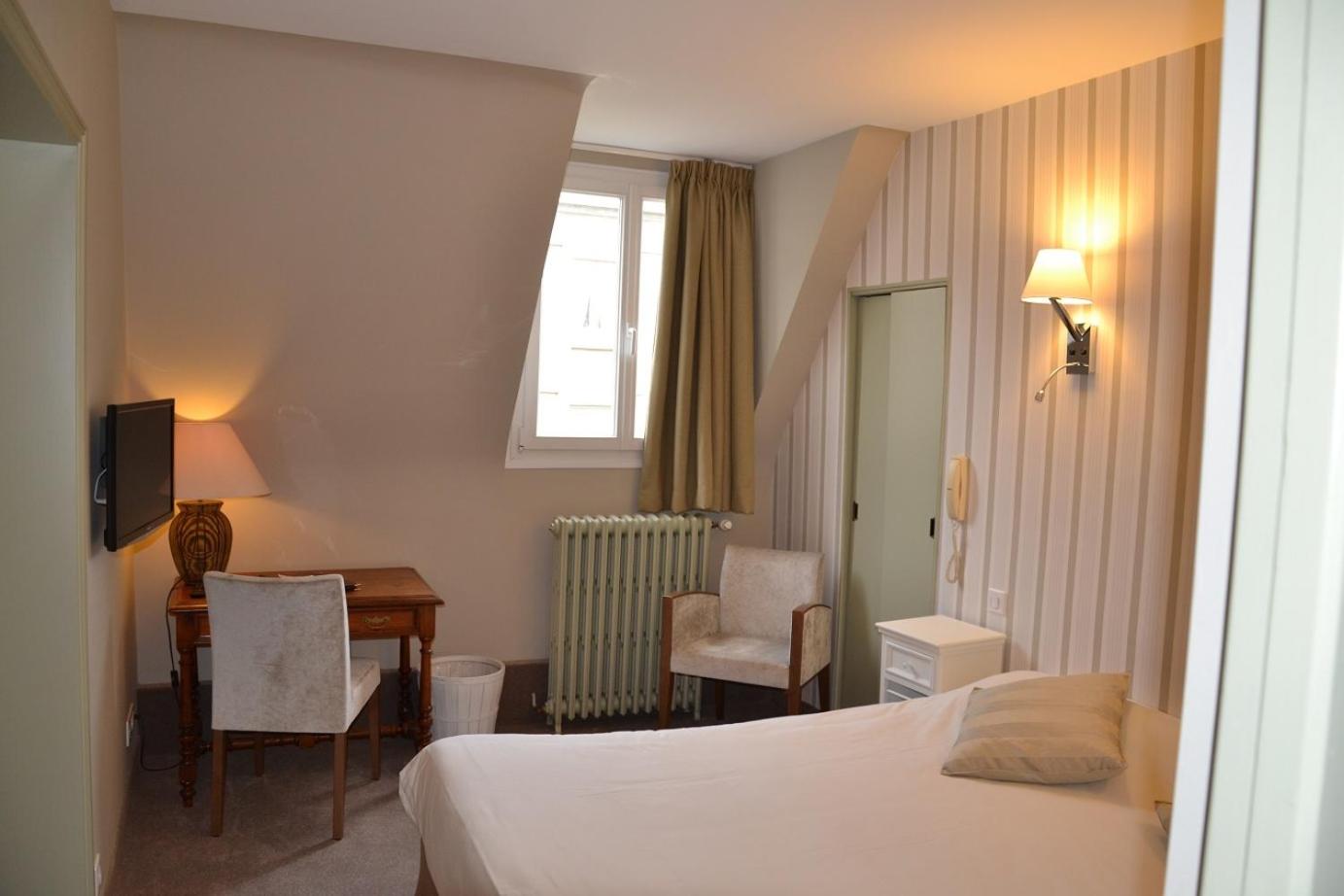 Charm Triple Room photo 2