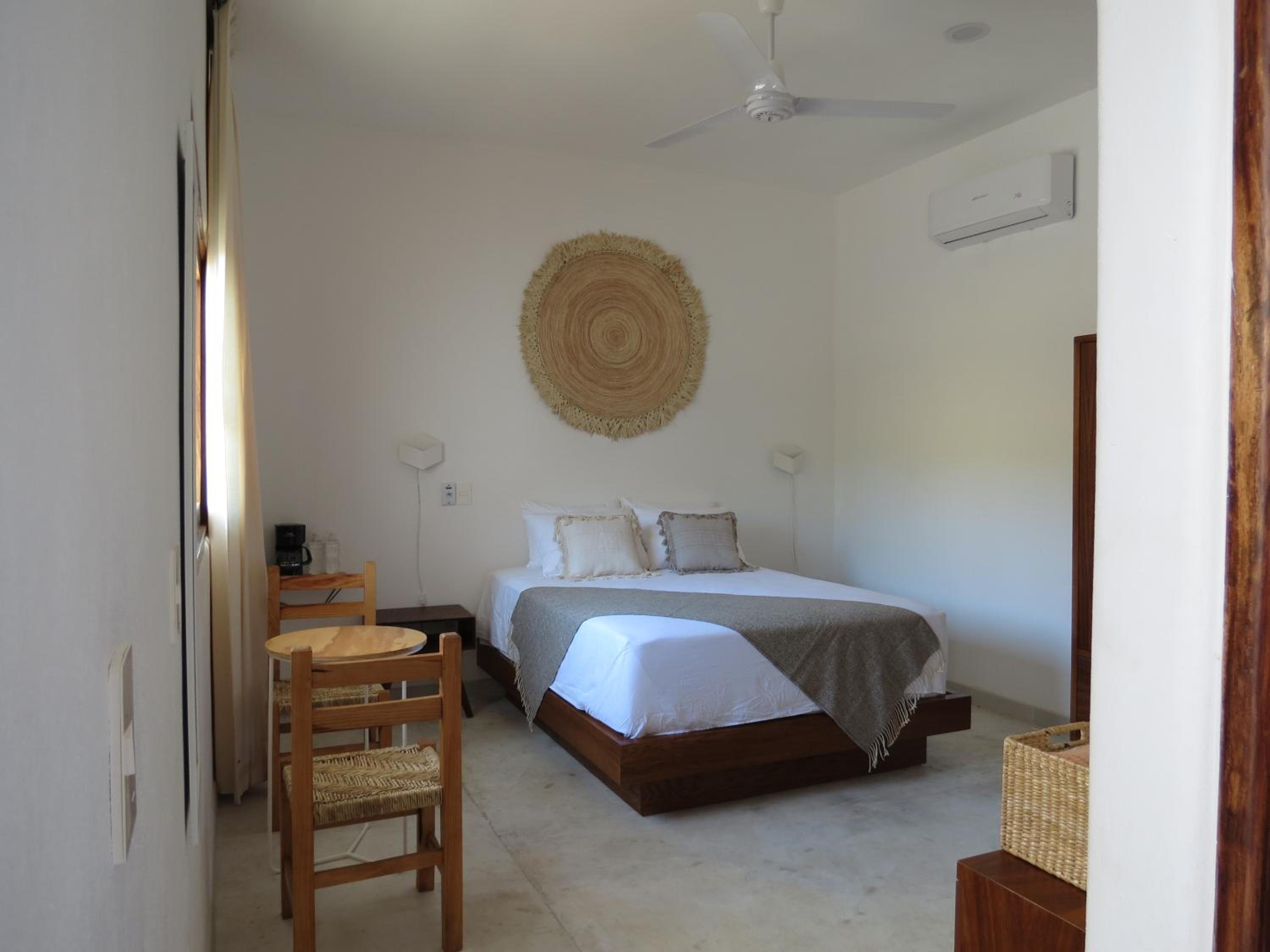 Deluxe Double Room (2 Adults + 1 Child) photo 2