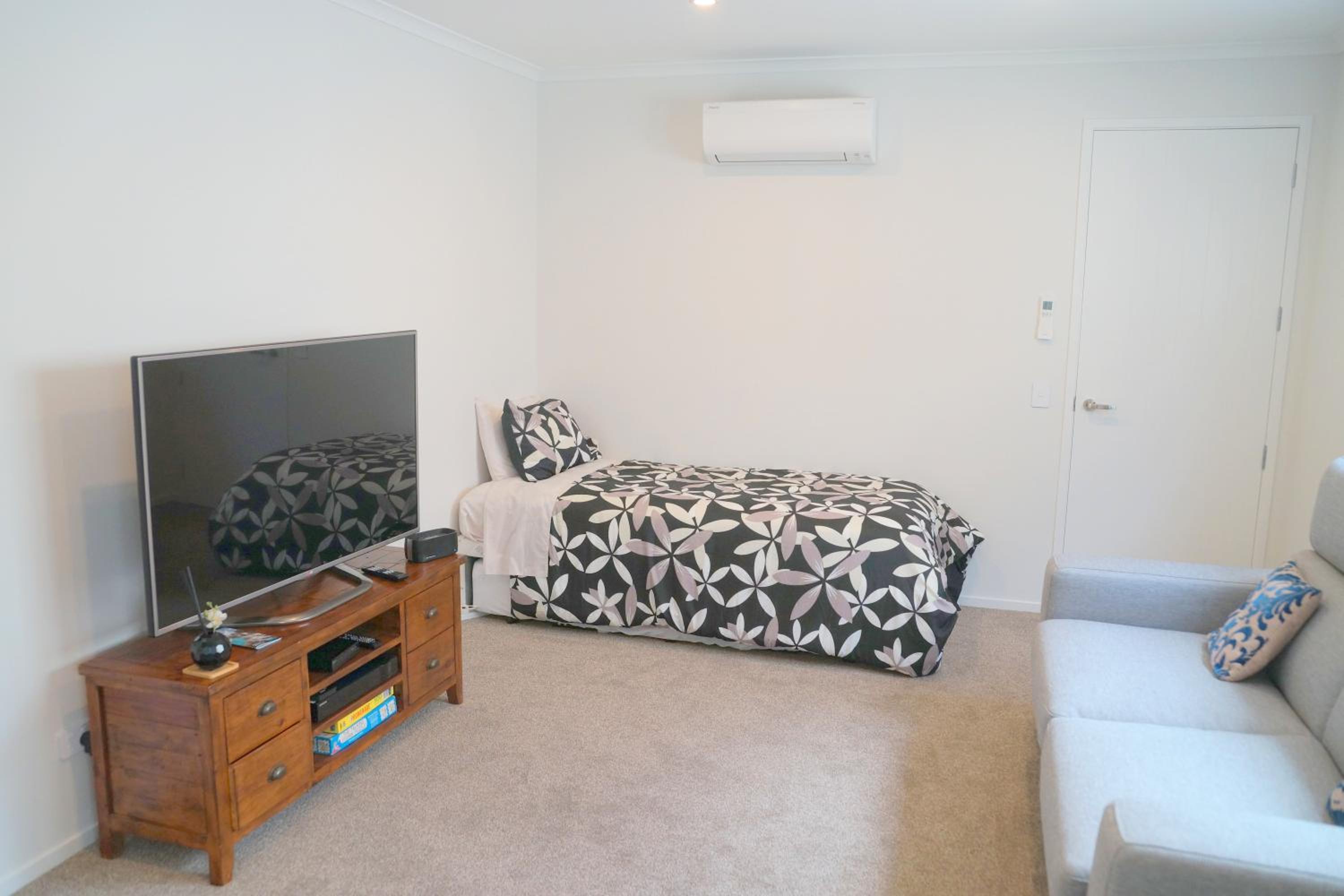 Three-Bedroom Villa - Photo 16