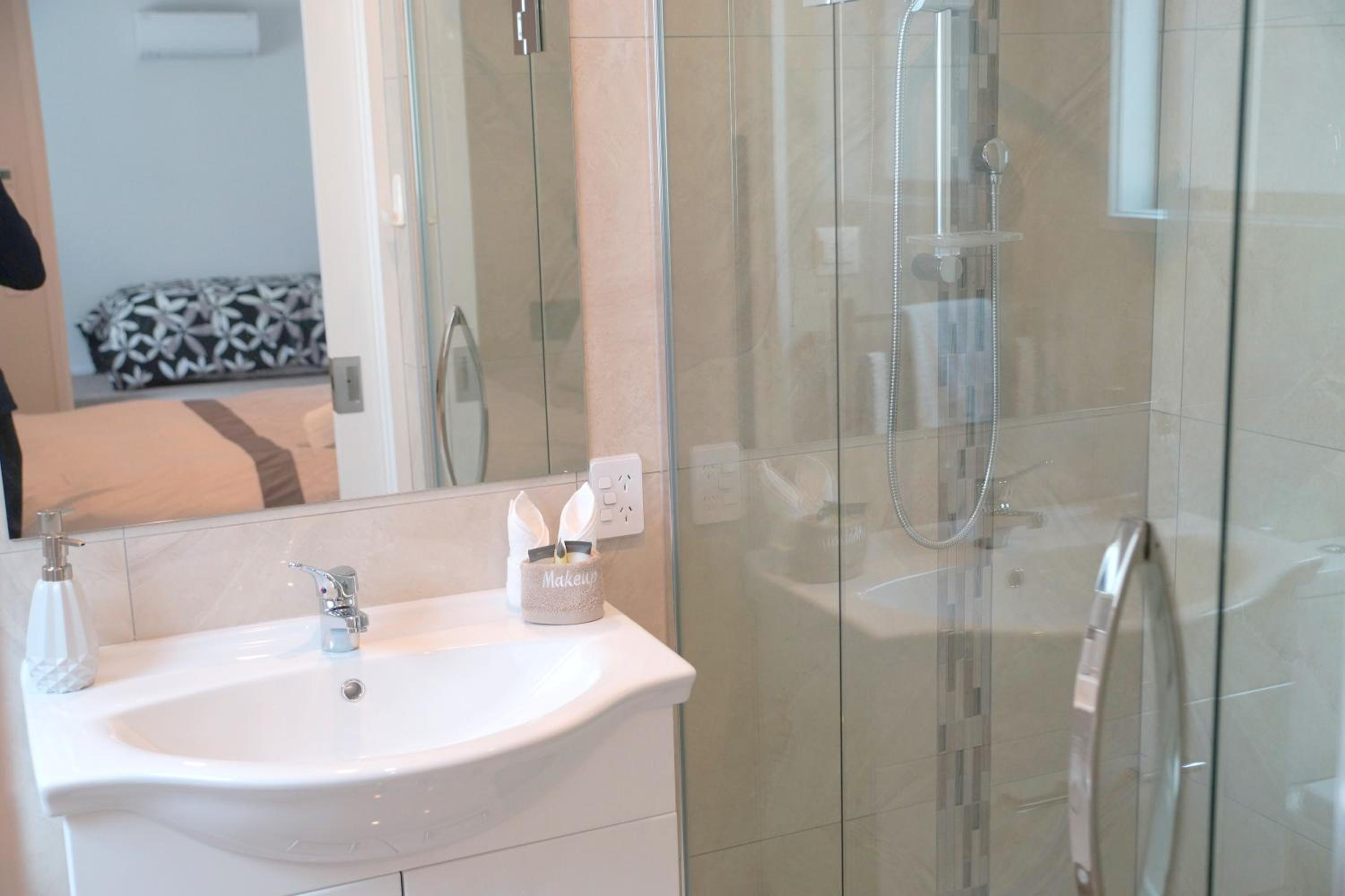 Three-Bedroom Villa - Photo 11