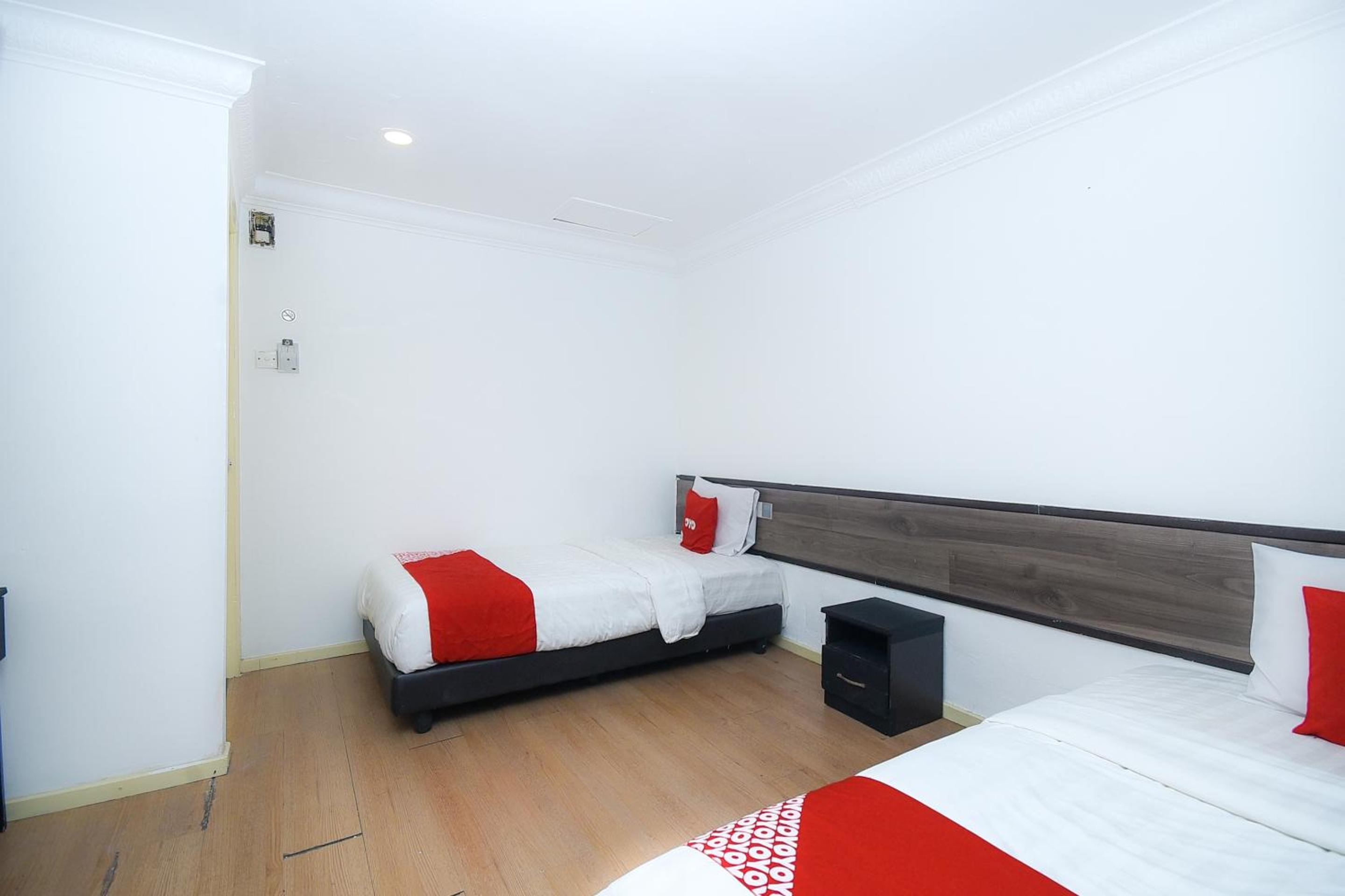 Deluxe Twin Room photo 3