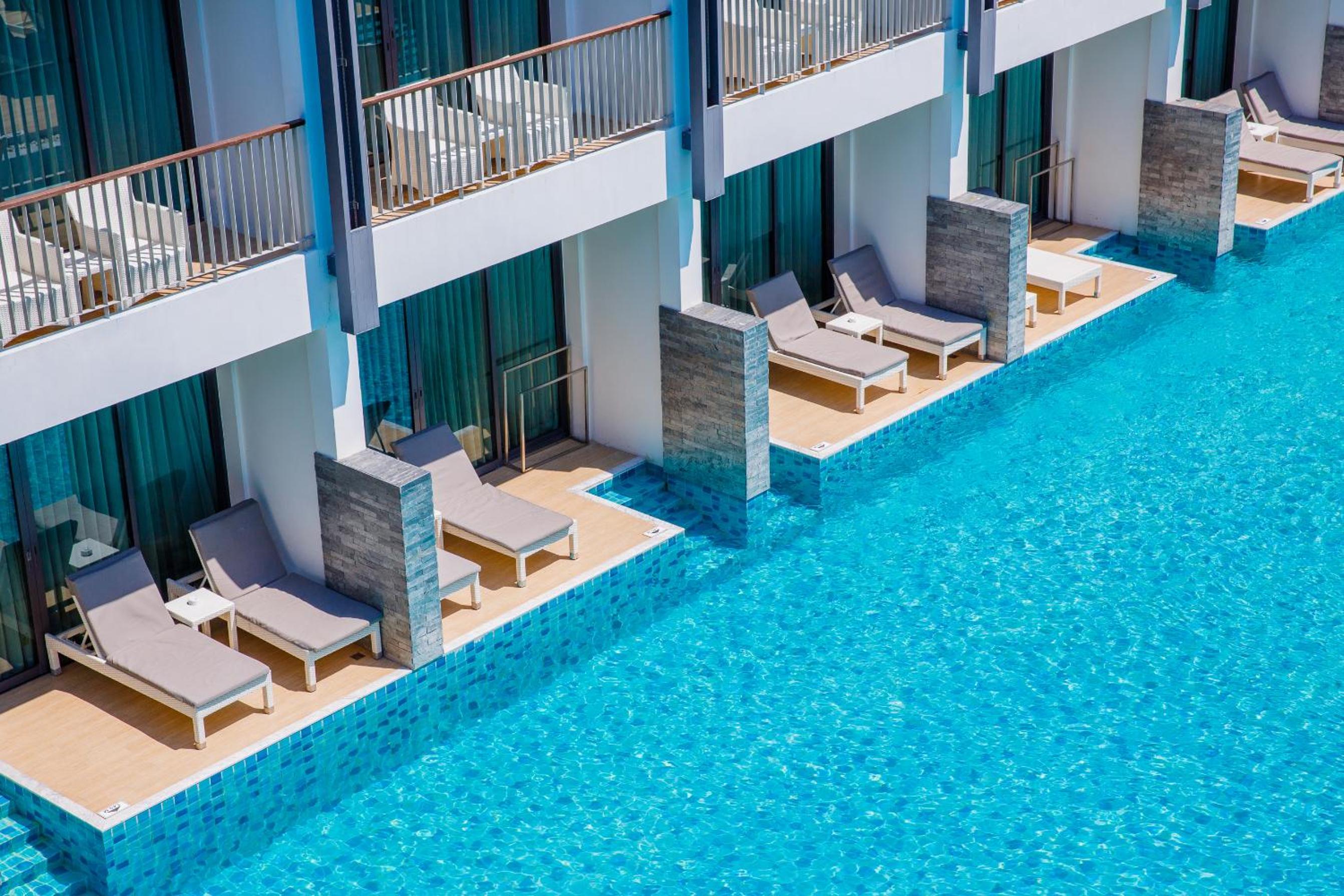 Deluxe Double Room with Pool Access - Photo 9