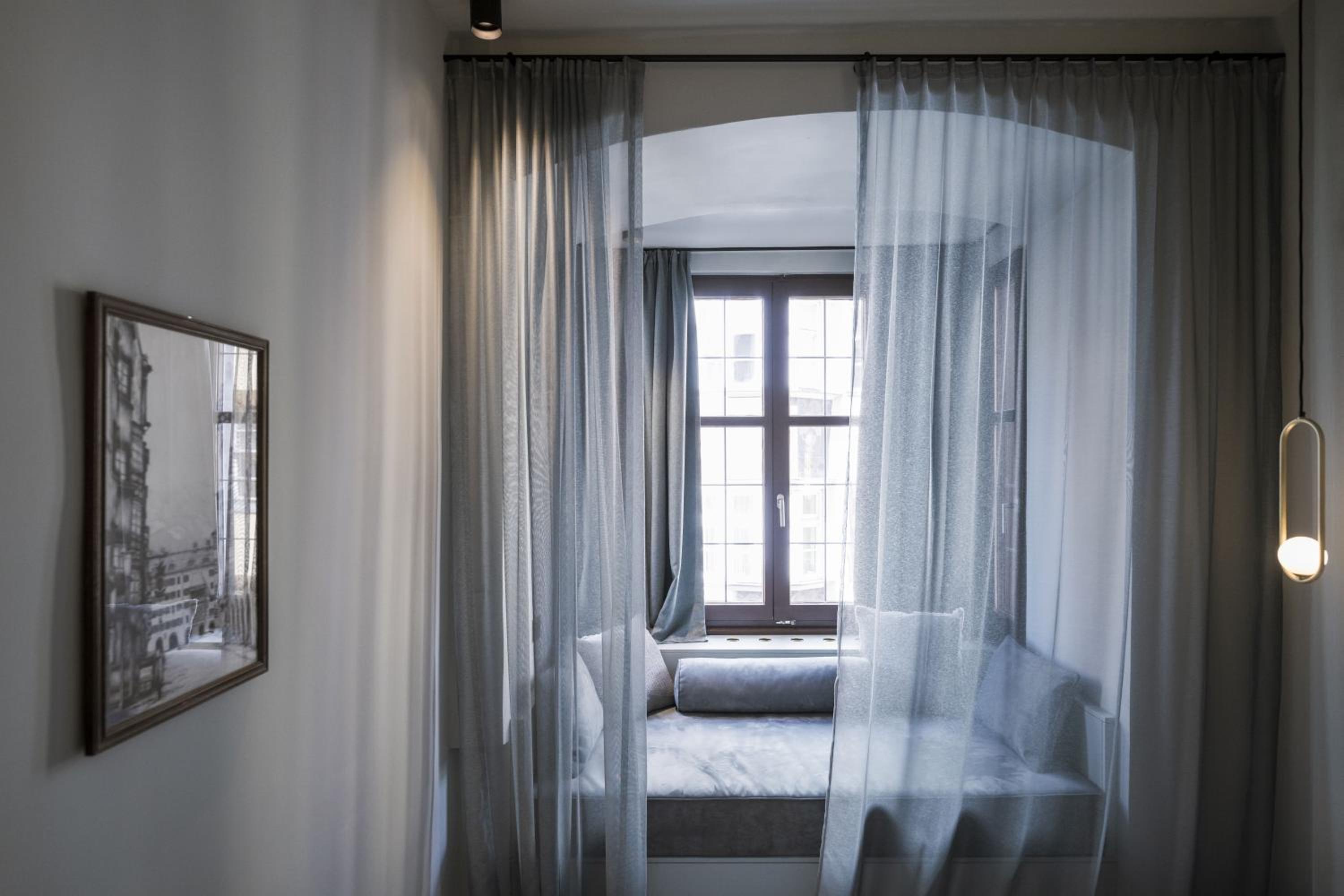 Medium Double Room with Golden Roof View photo 2