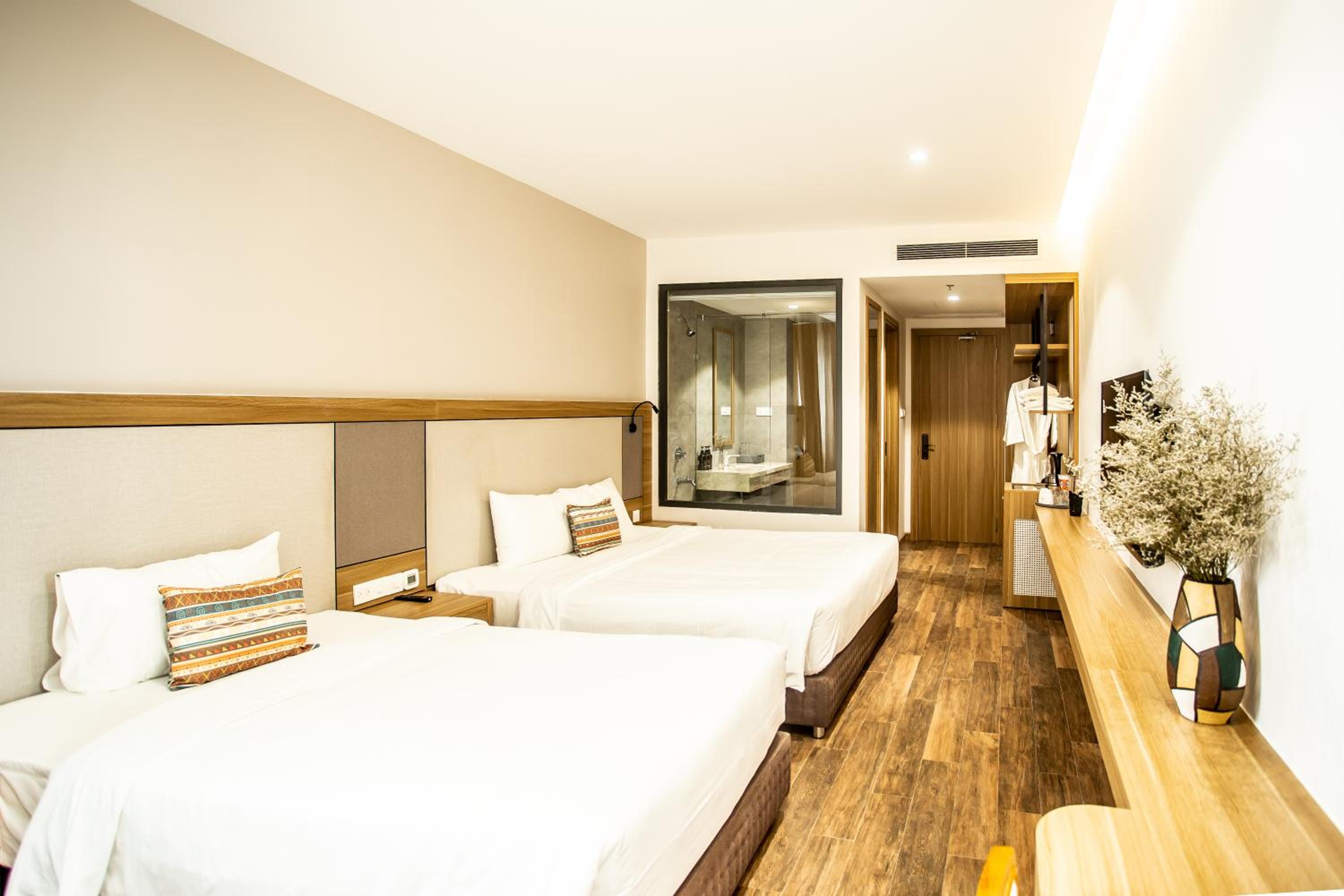 Deluxe Double or Twin Room with City View photo 2