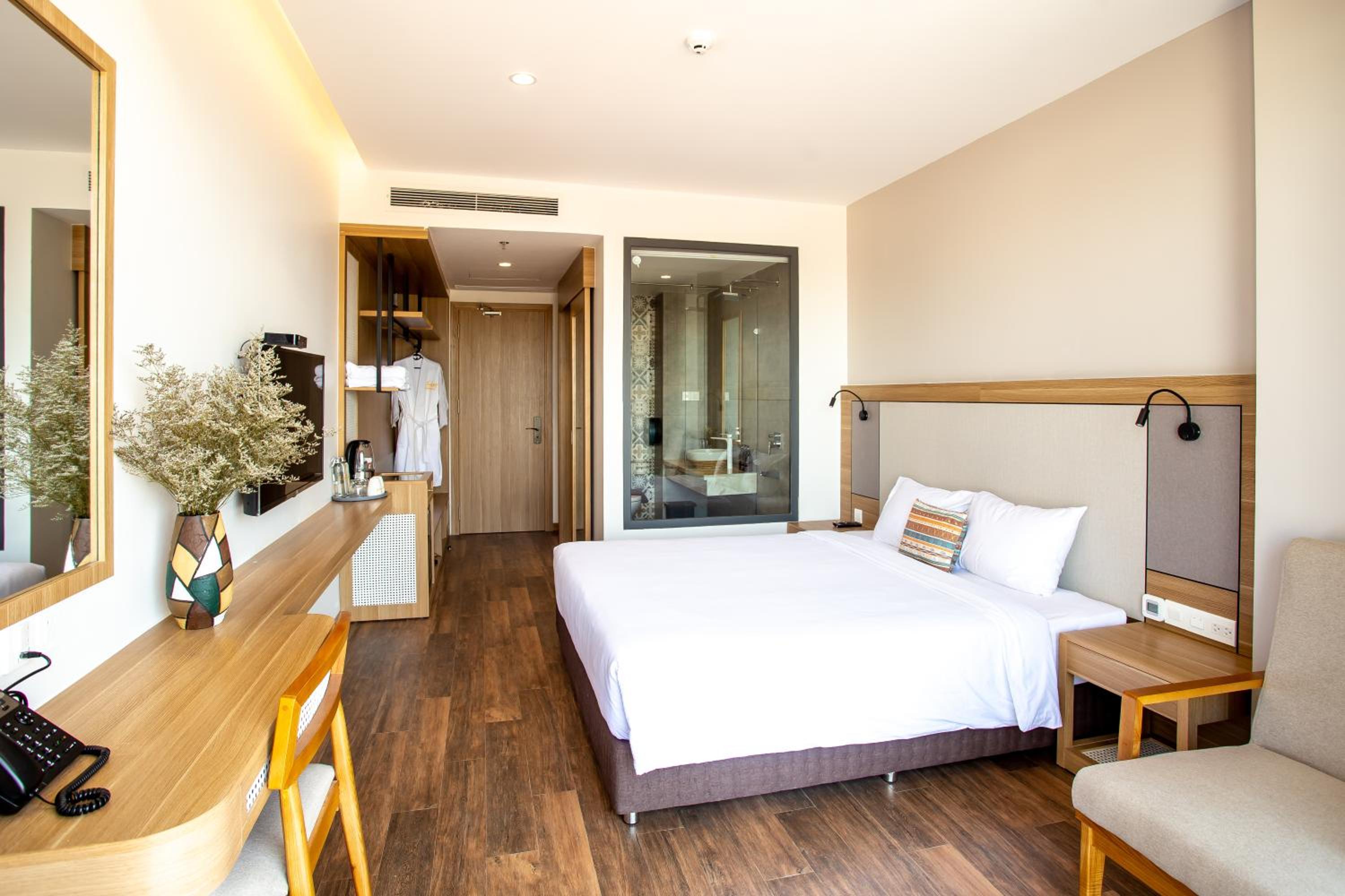 Deluxe King Room photo 1