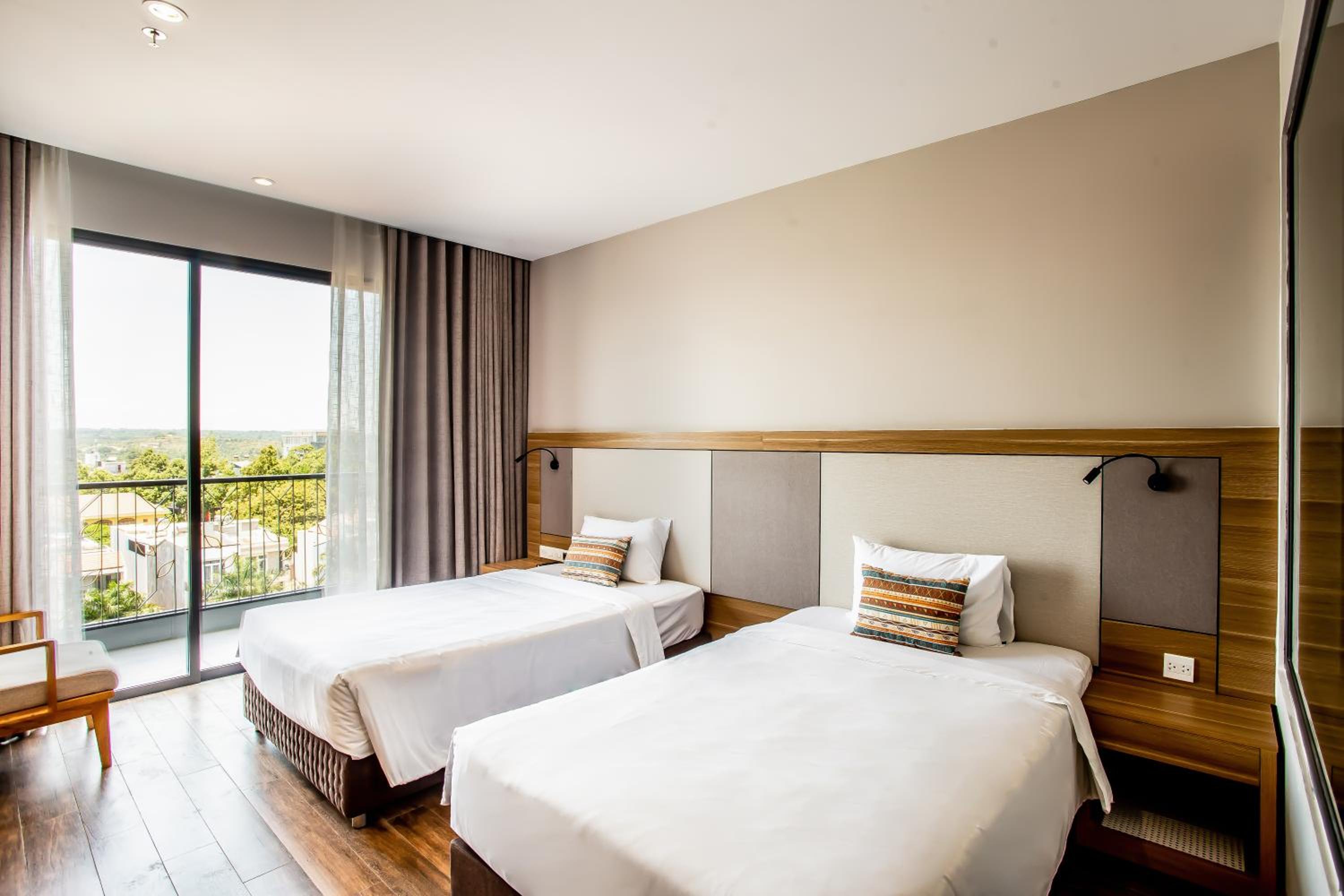 Deluxe Double or Twin Room with City View photo 3