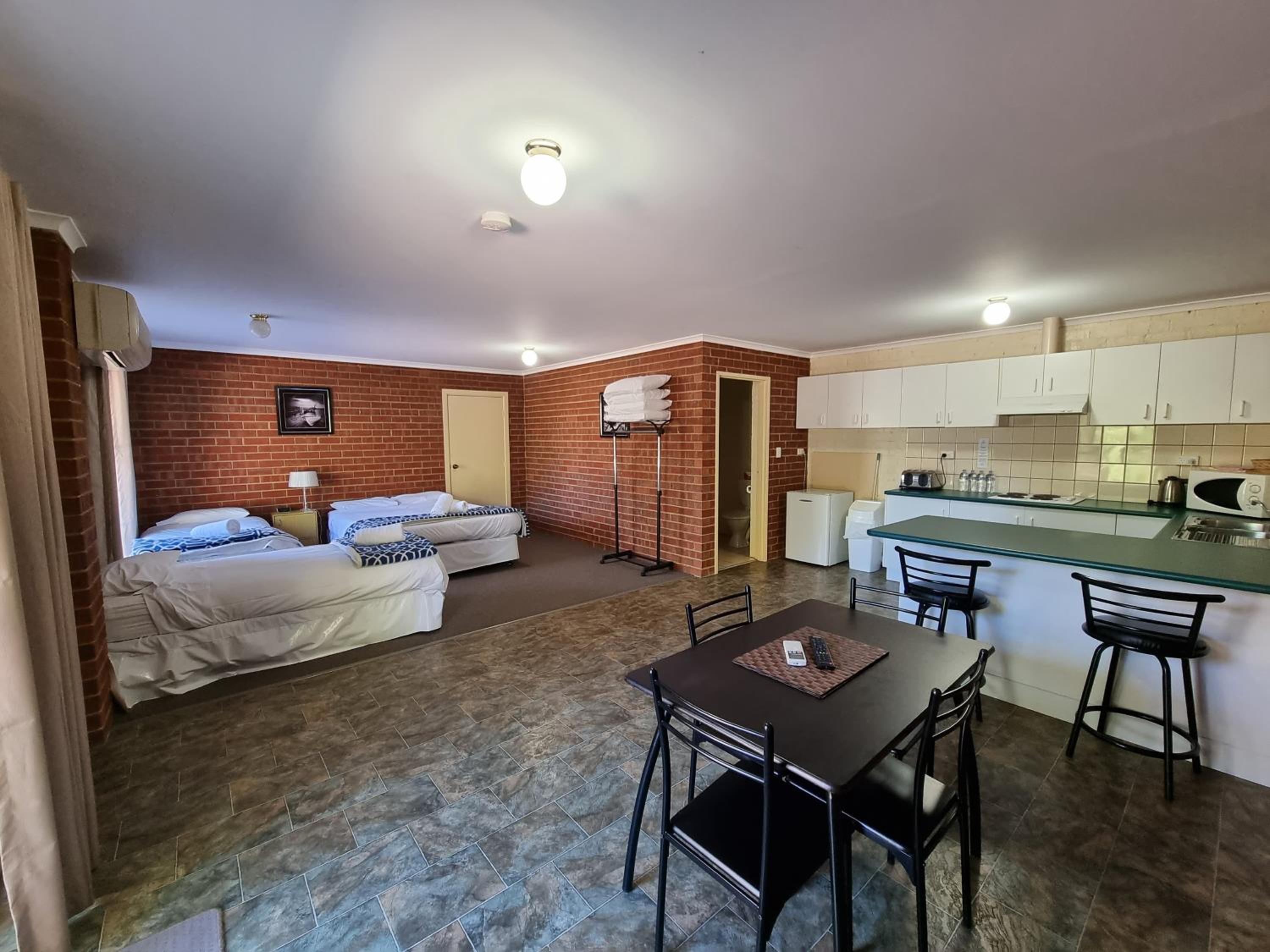 Comfort Triple Room with Shower