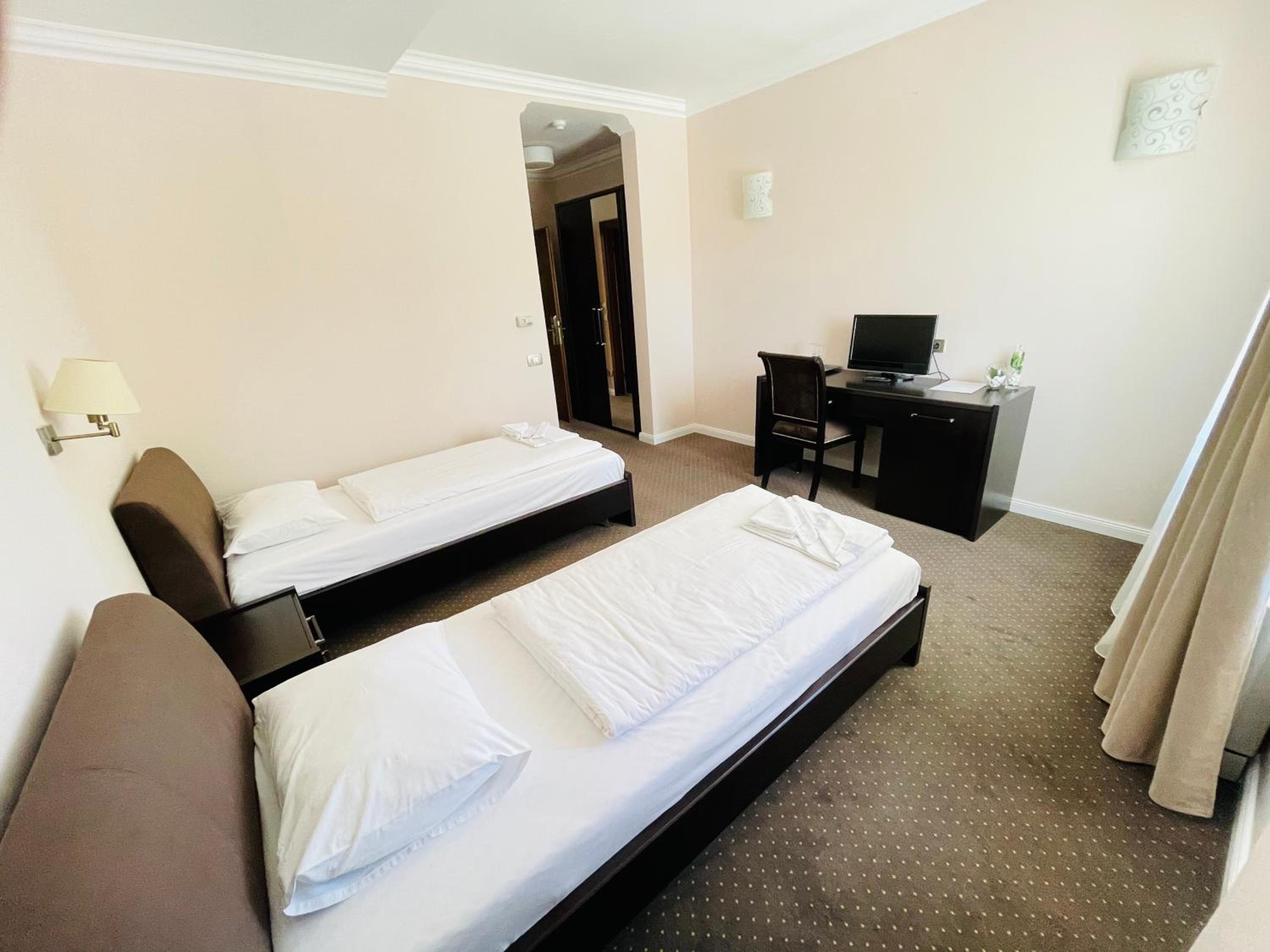 Double or Twin Room photo 3
