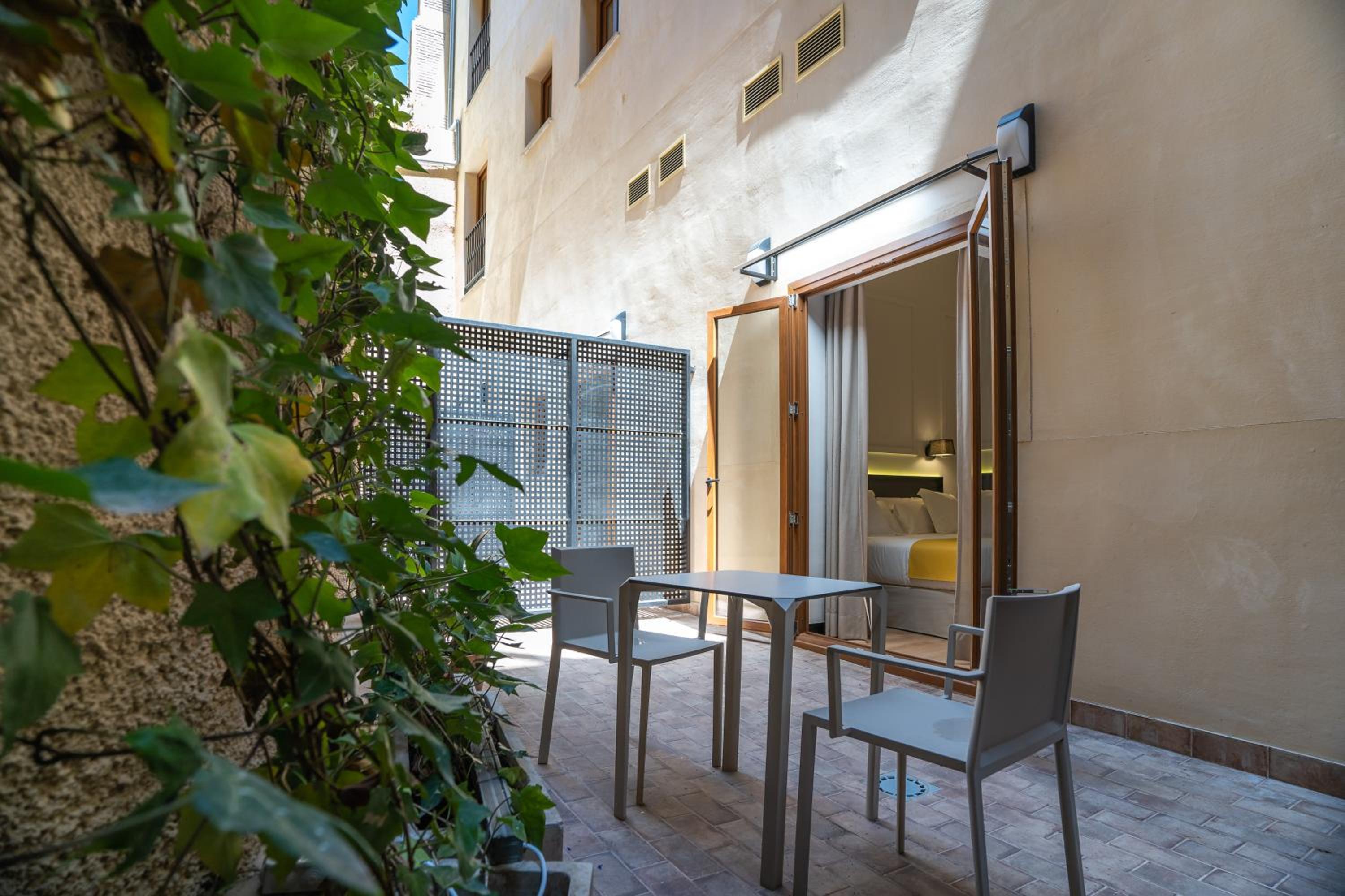 Chic & Patio Room (Ground Floor) - Photo 7