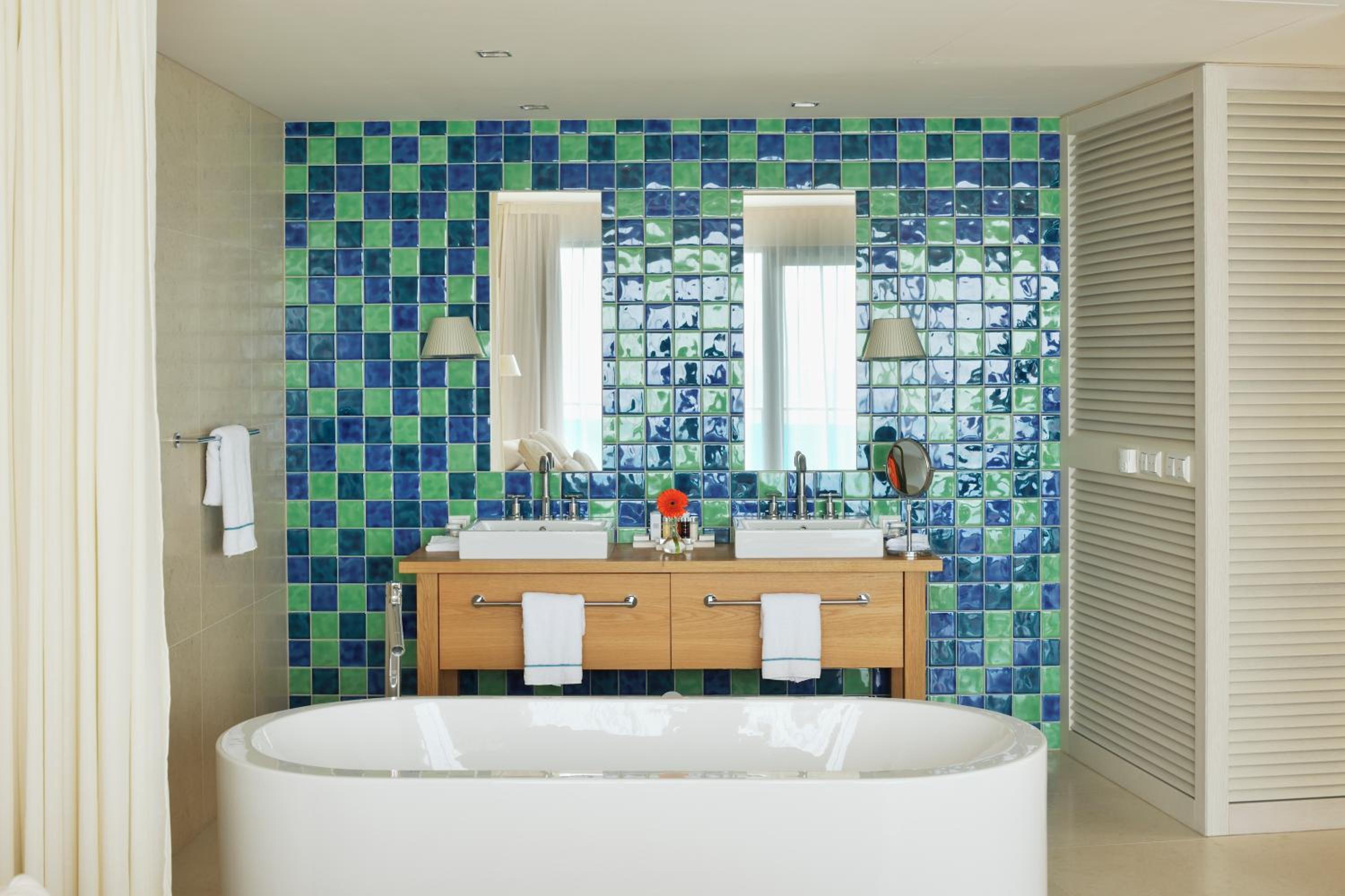 Senior Suite with Balcony and Sea View photo 3