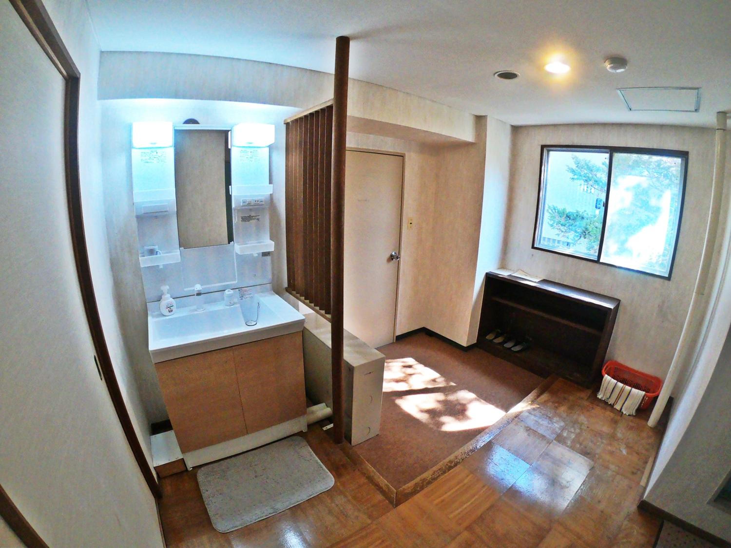 Room with Tatami Area and Shared Bathroom photo 2
