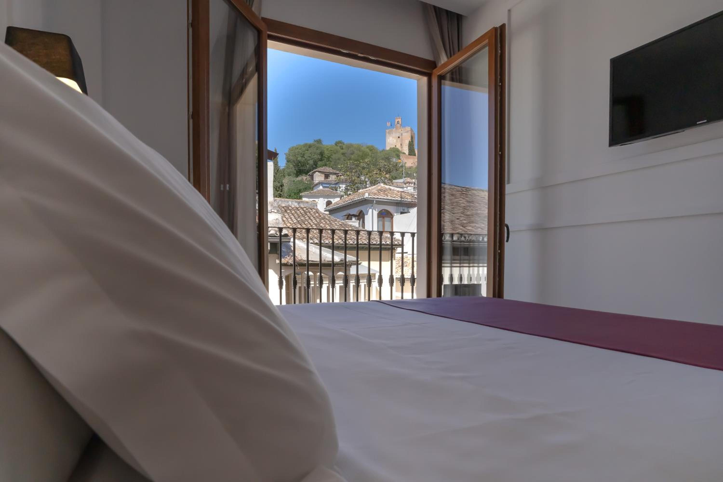 Premium Alhambra View & Jacuzzi photo 2