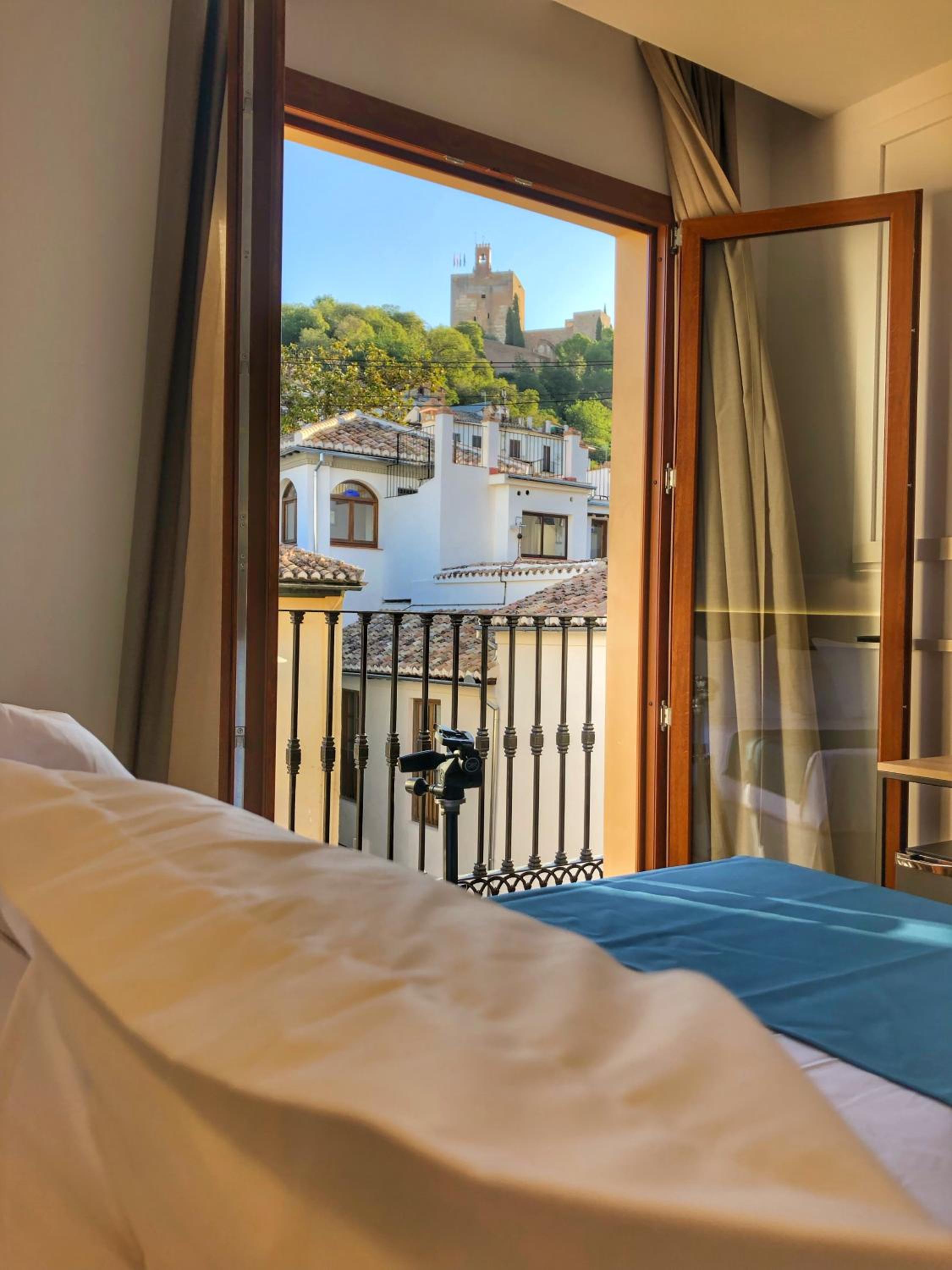Deluxe Alhambra View - Photo 9