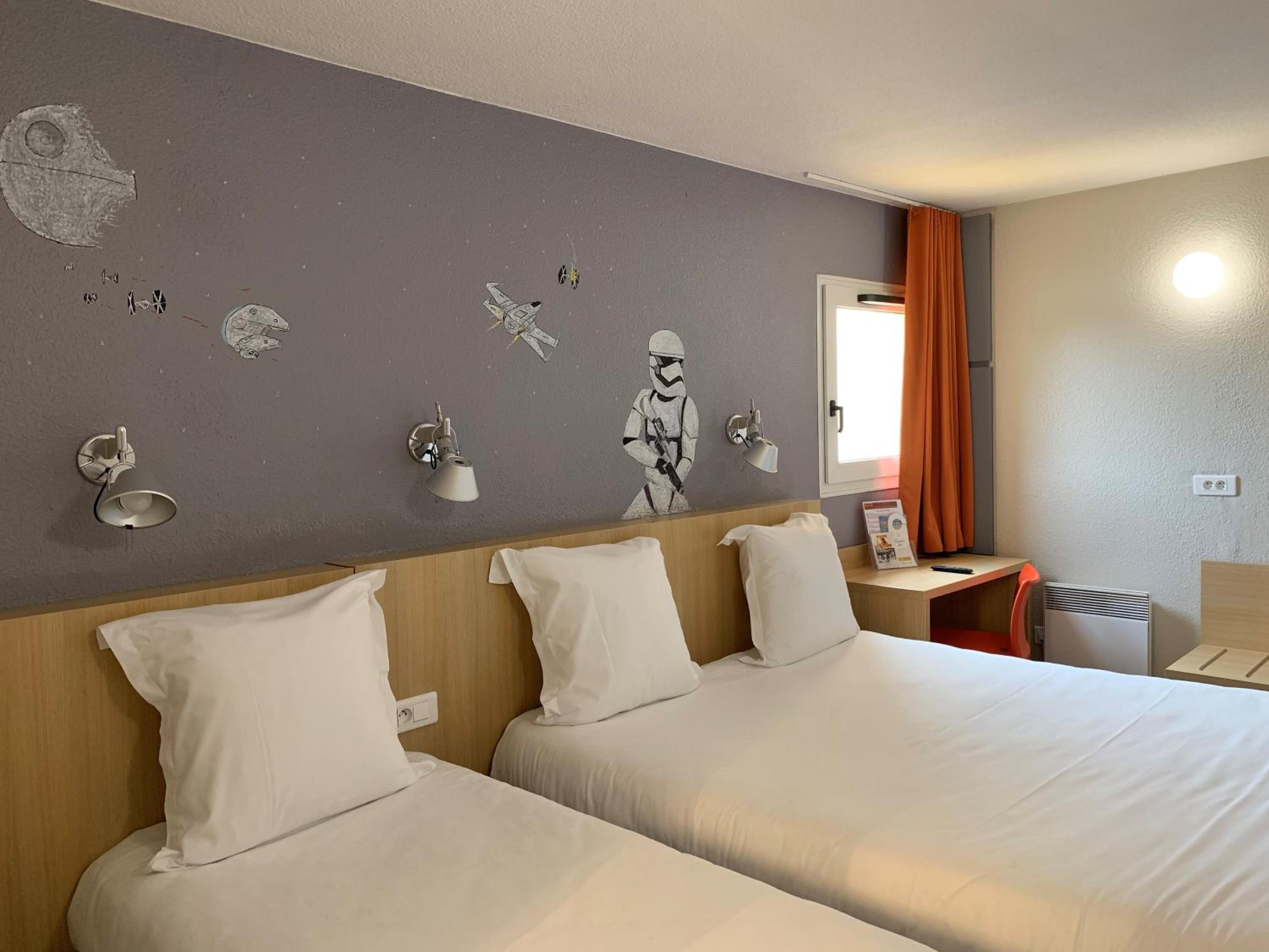 Triple Room (1 Double Bed + 1 Single Bed) photo 3