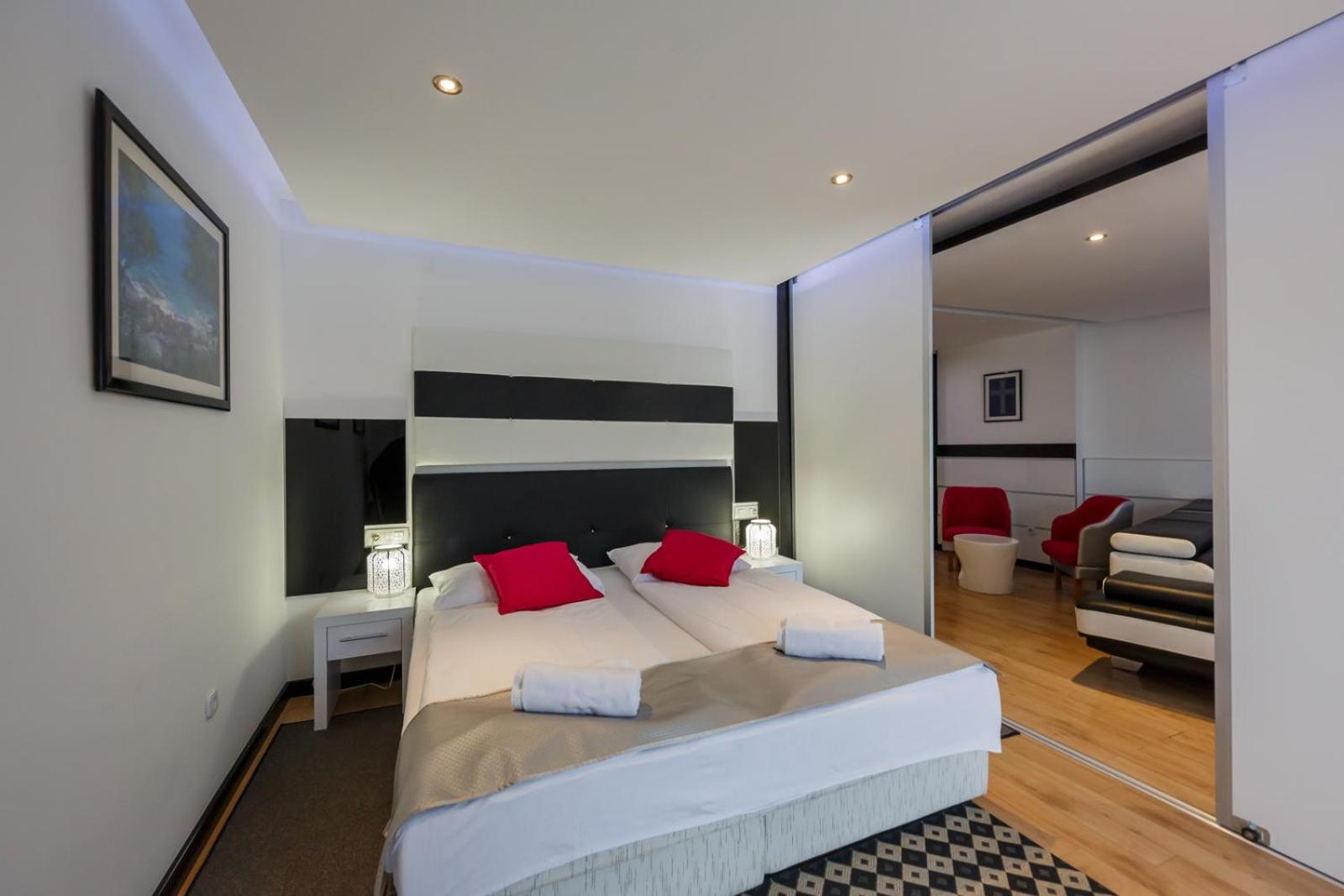 One-Bedroom Apartment - Photo 7