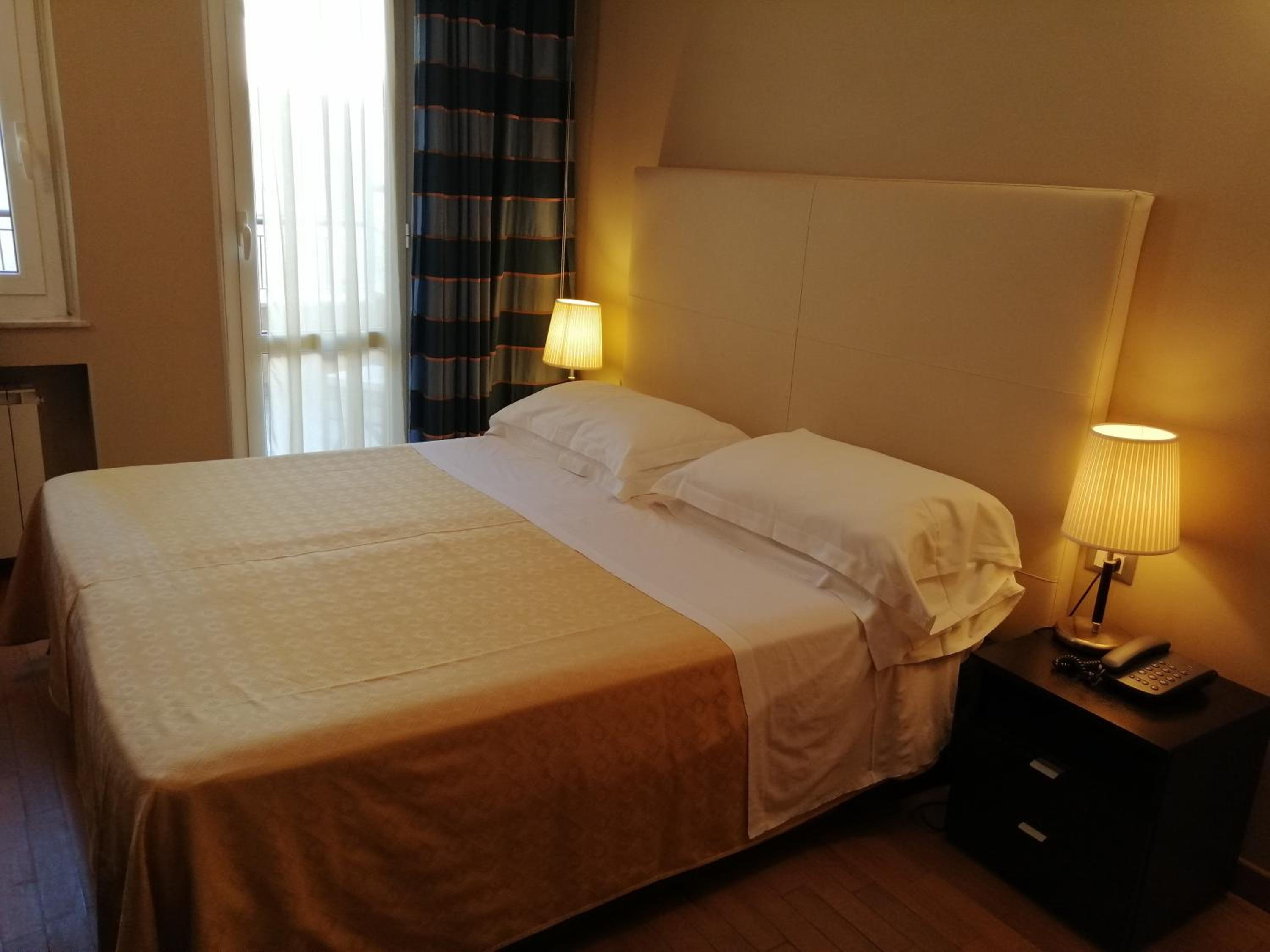 Standard Double Room - Photo 6