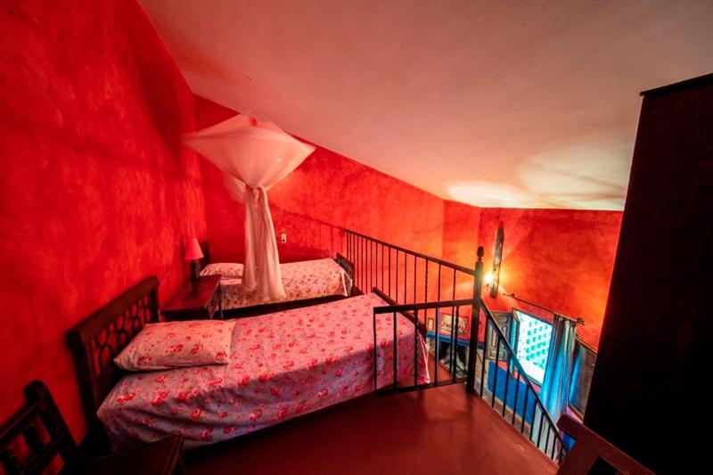 Large Twin Room - Photo 4
