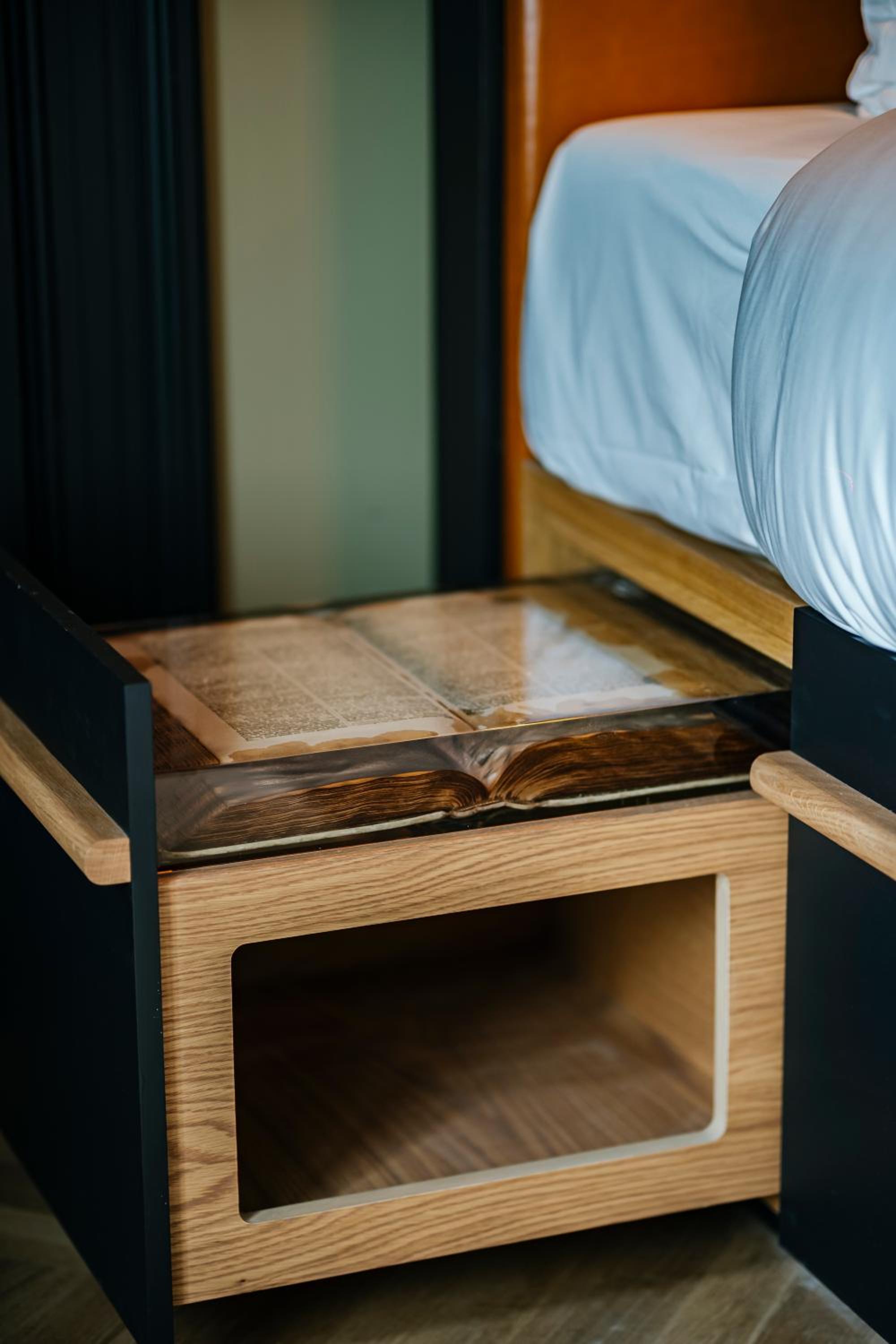Deluxe Double Room (Hugo de Groot) thumbnail 5