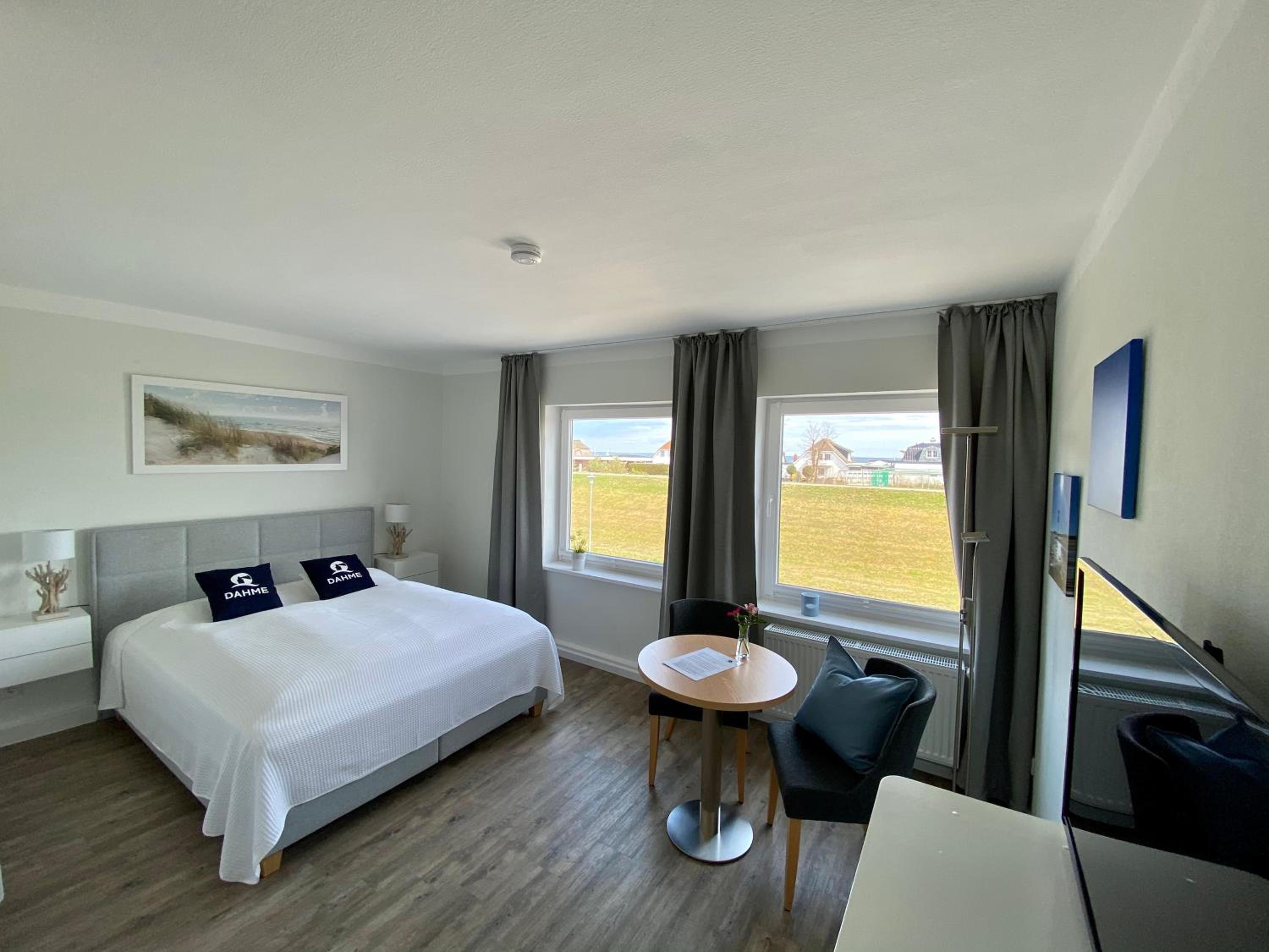 Deluxe Double Room with Side Sea View - Photo 2