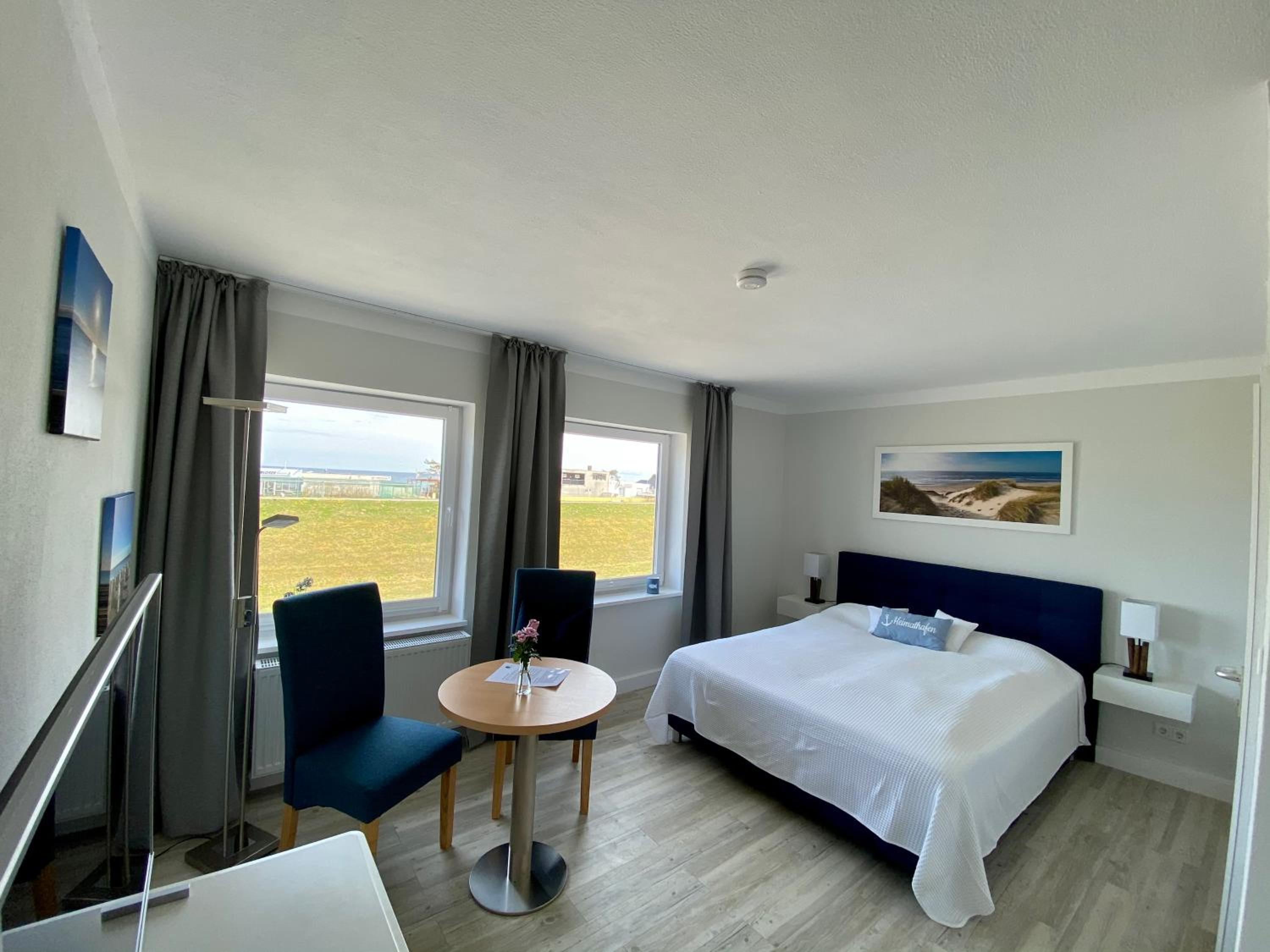 Double Room with Sea View - Photo 2