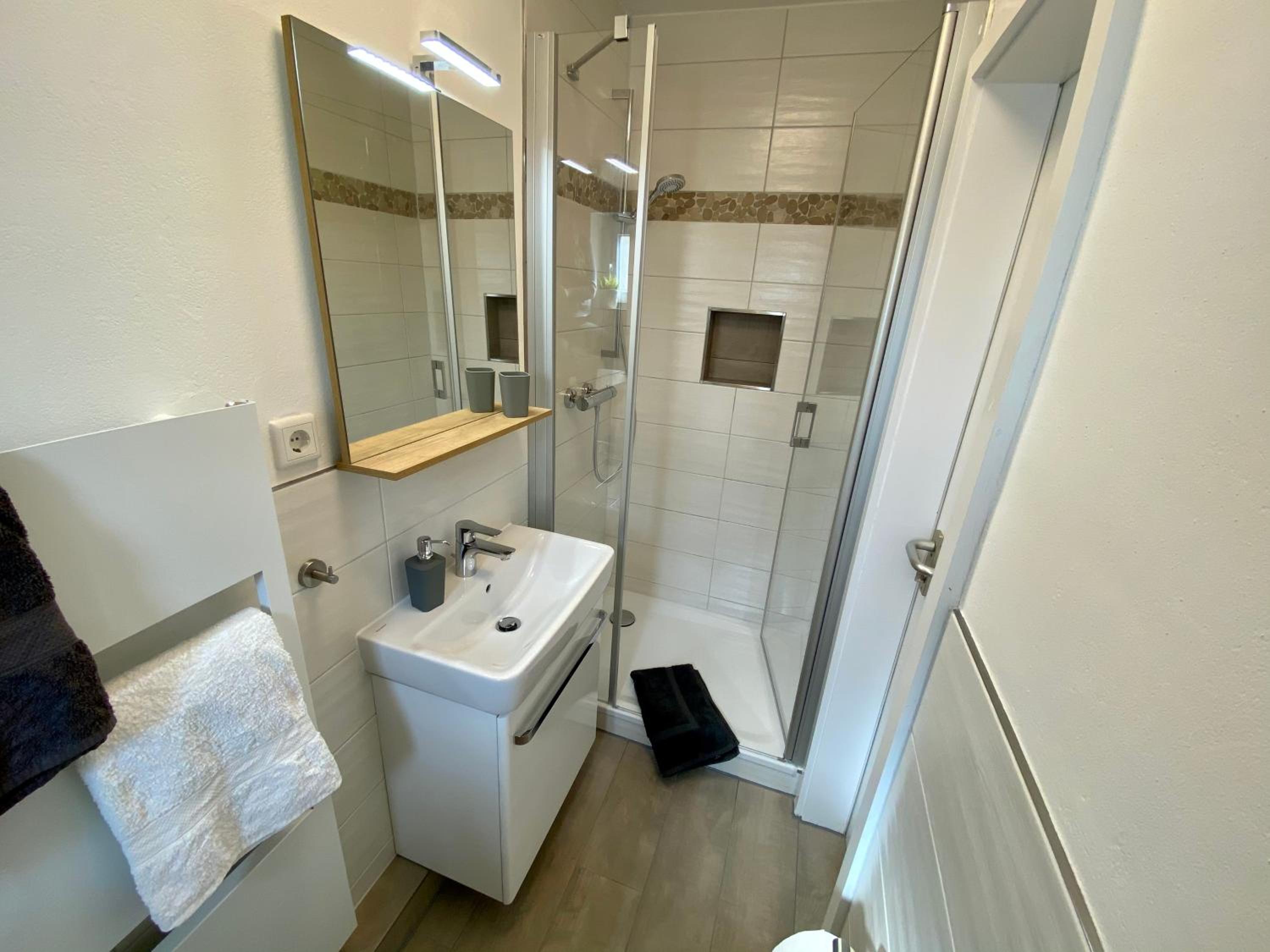 Deluxe Double Room with Side Sea View - Photo 5