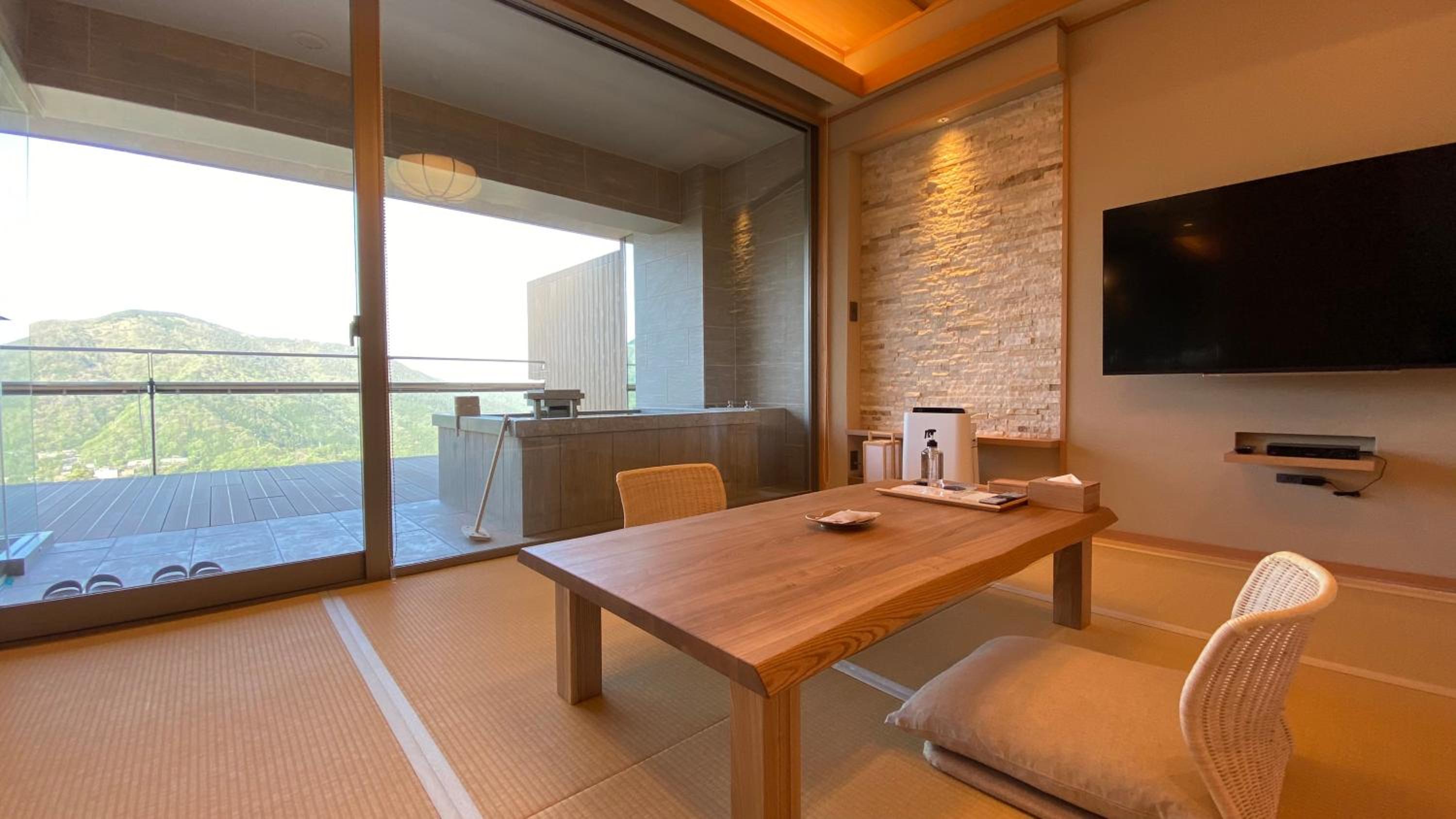 Suite with Tatami Area with Open-Air Bath - Top Floor- (SUI)