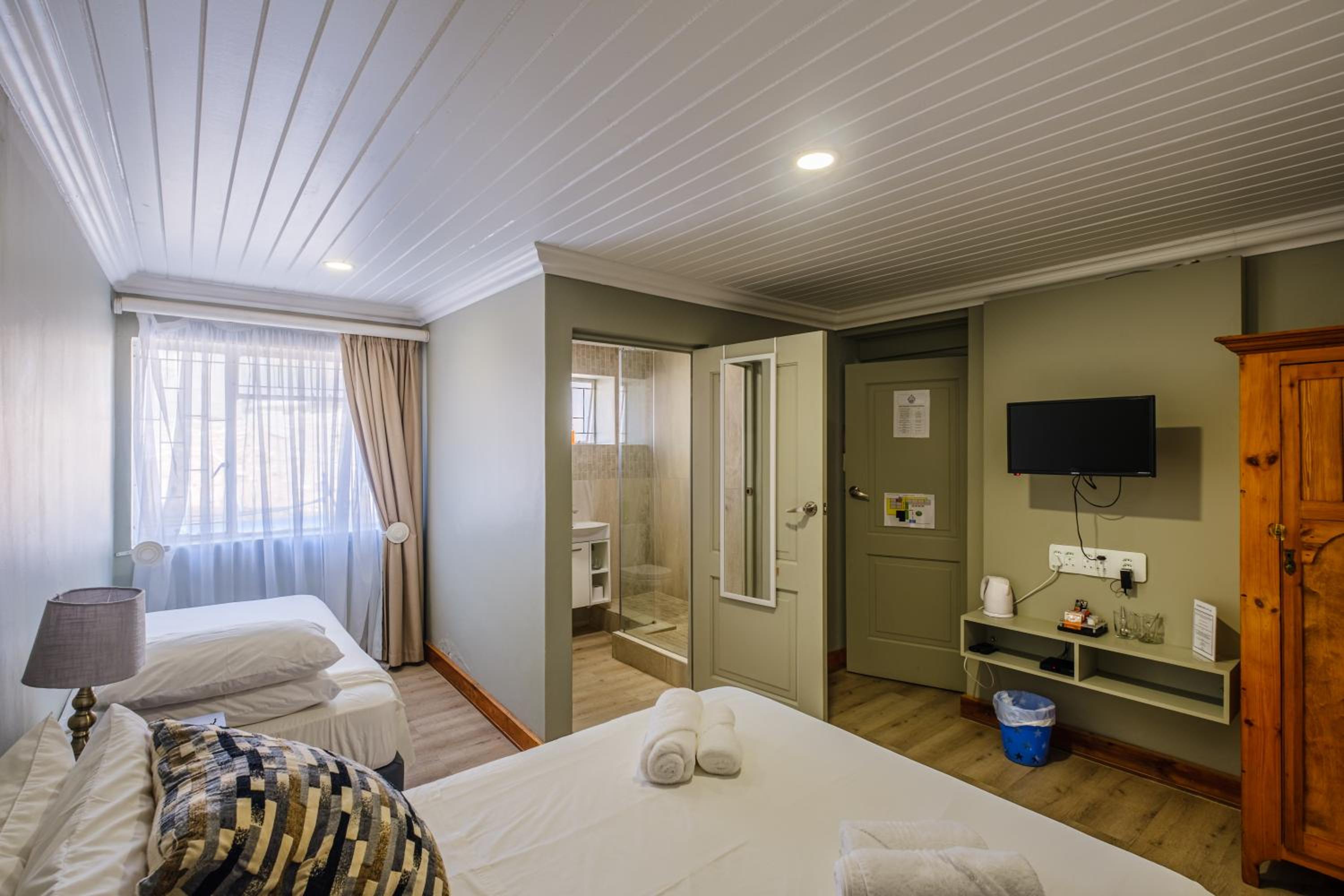 Basic Triple Room