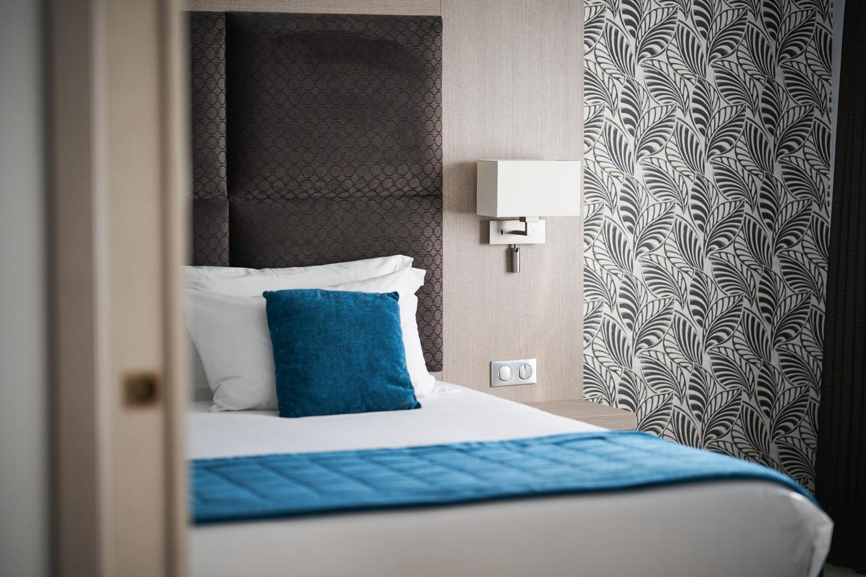 Deluxe Suite - Photo 7