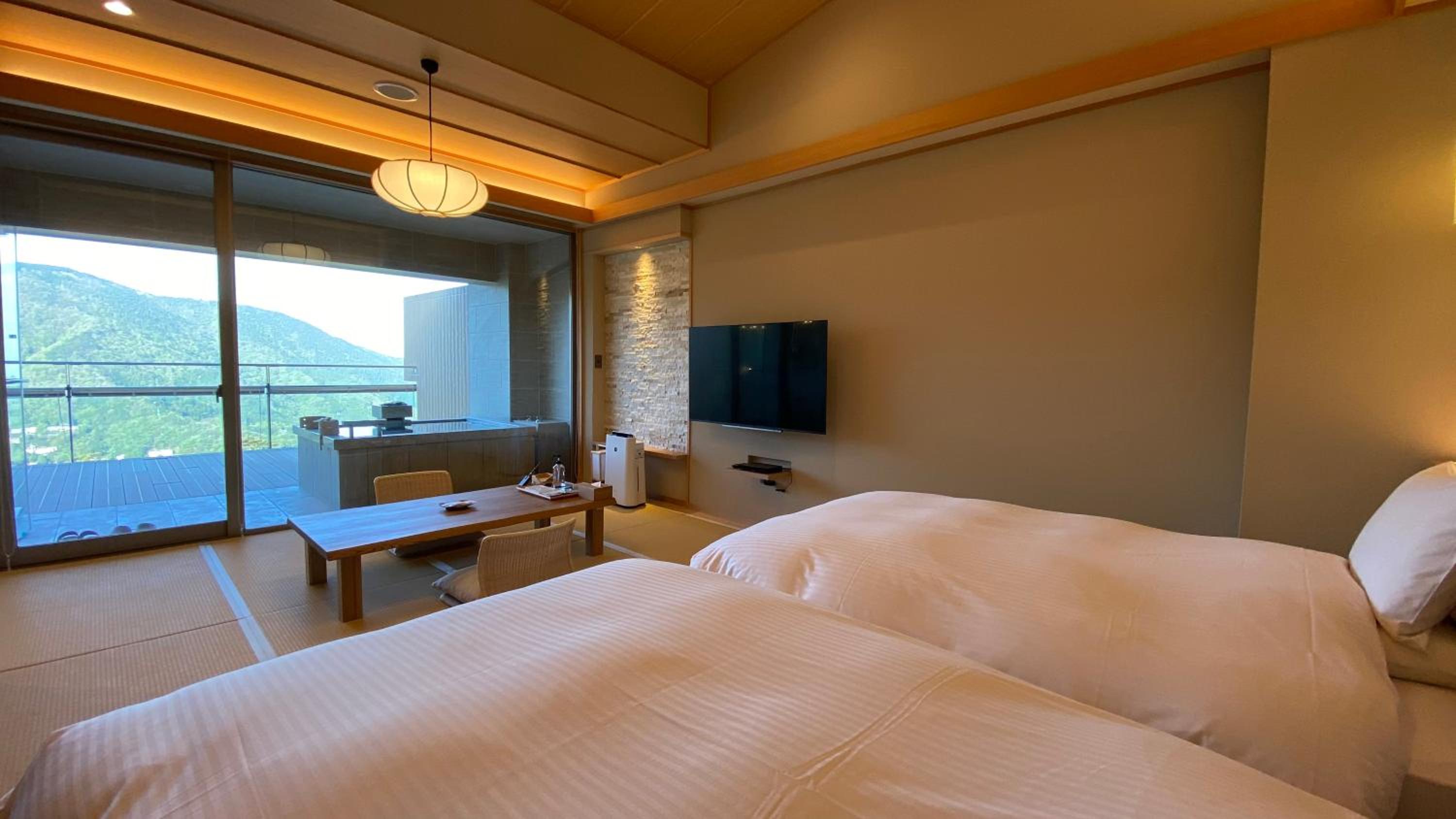 Suite with Tatami Area with Open-Air Bath - Top Floor- (SUI)