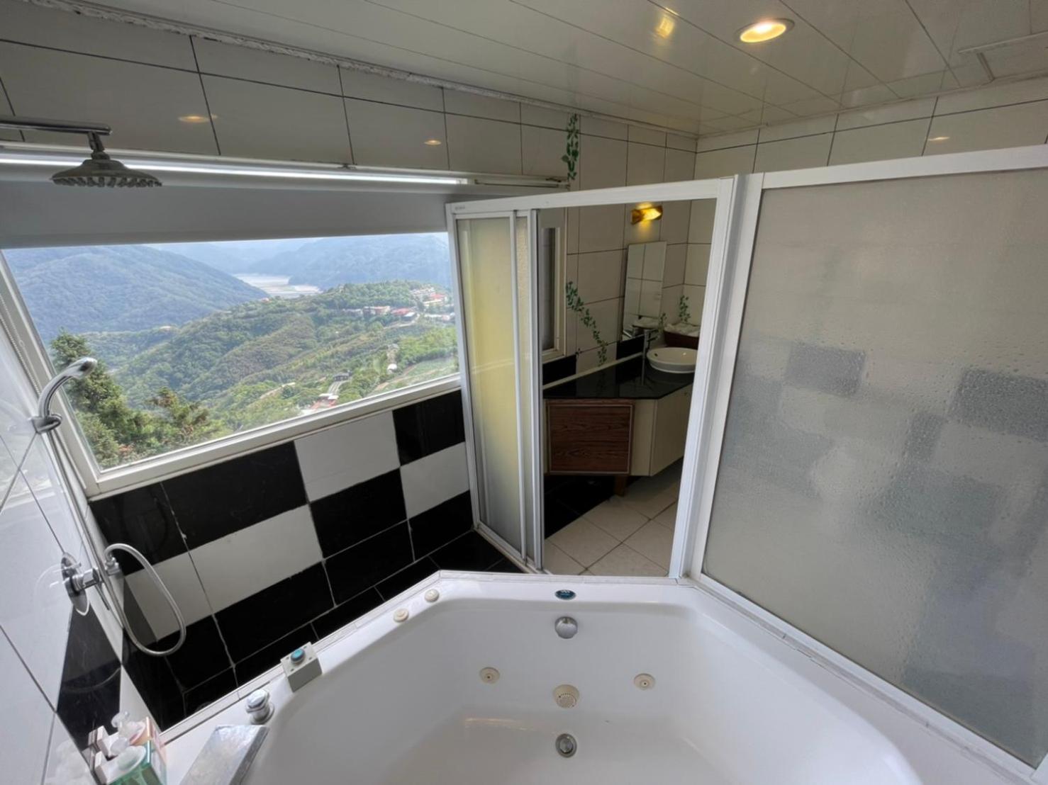 Superior Double Room with Lake View photo 3
