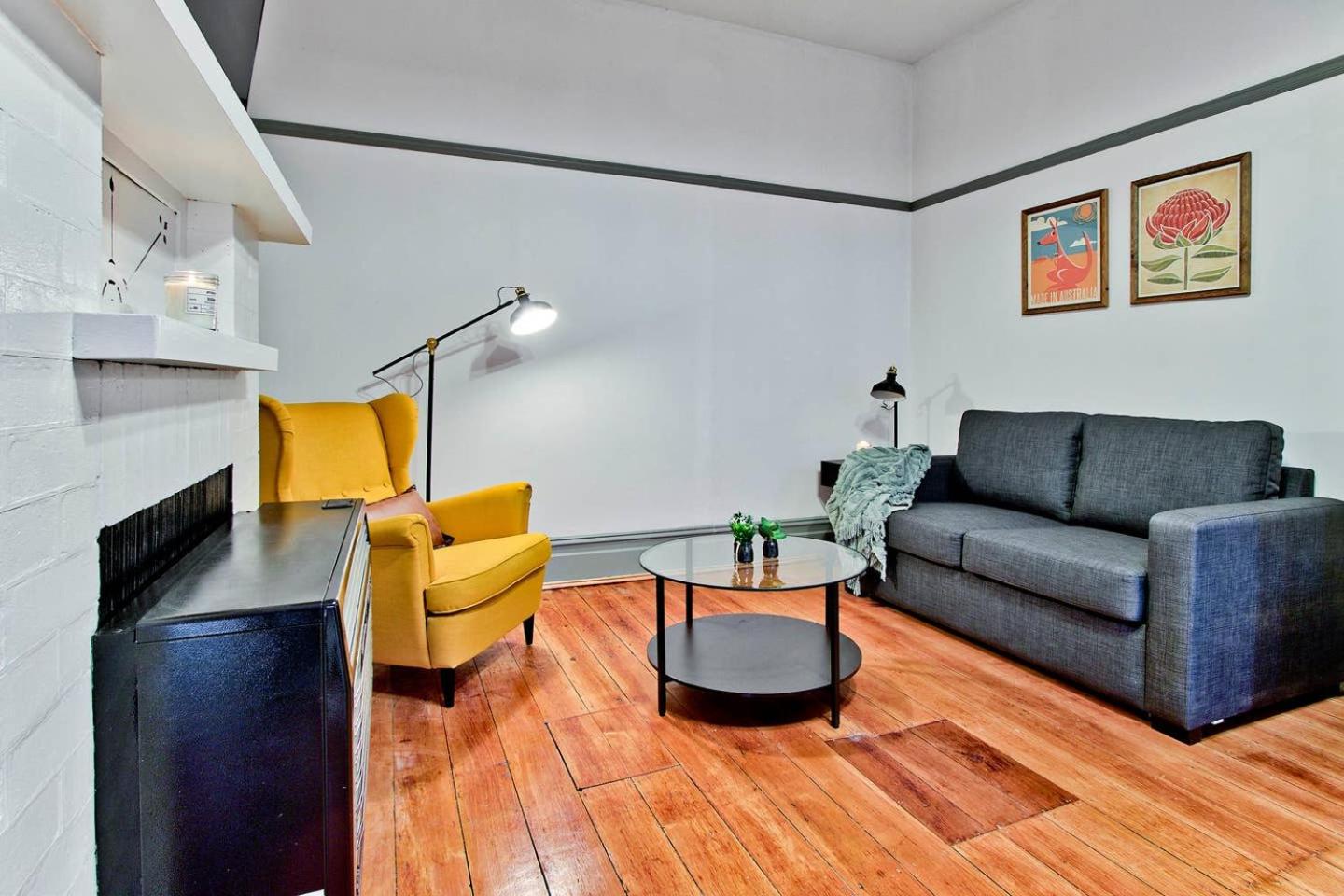 One-Bedroom Apartment photo 1