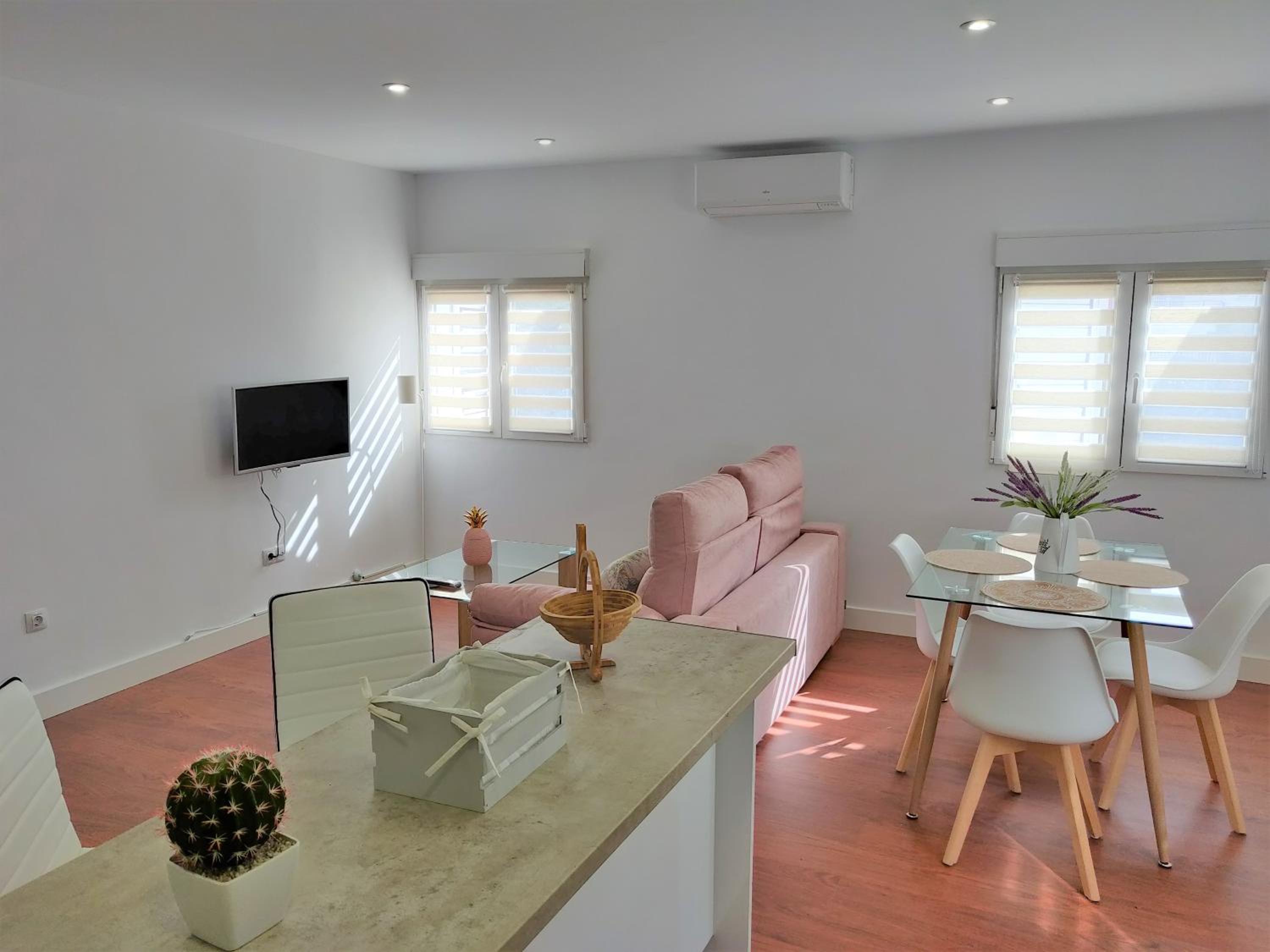 One-Bedroom Apartment - Photo 1