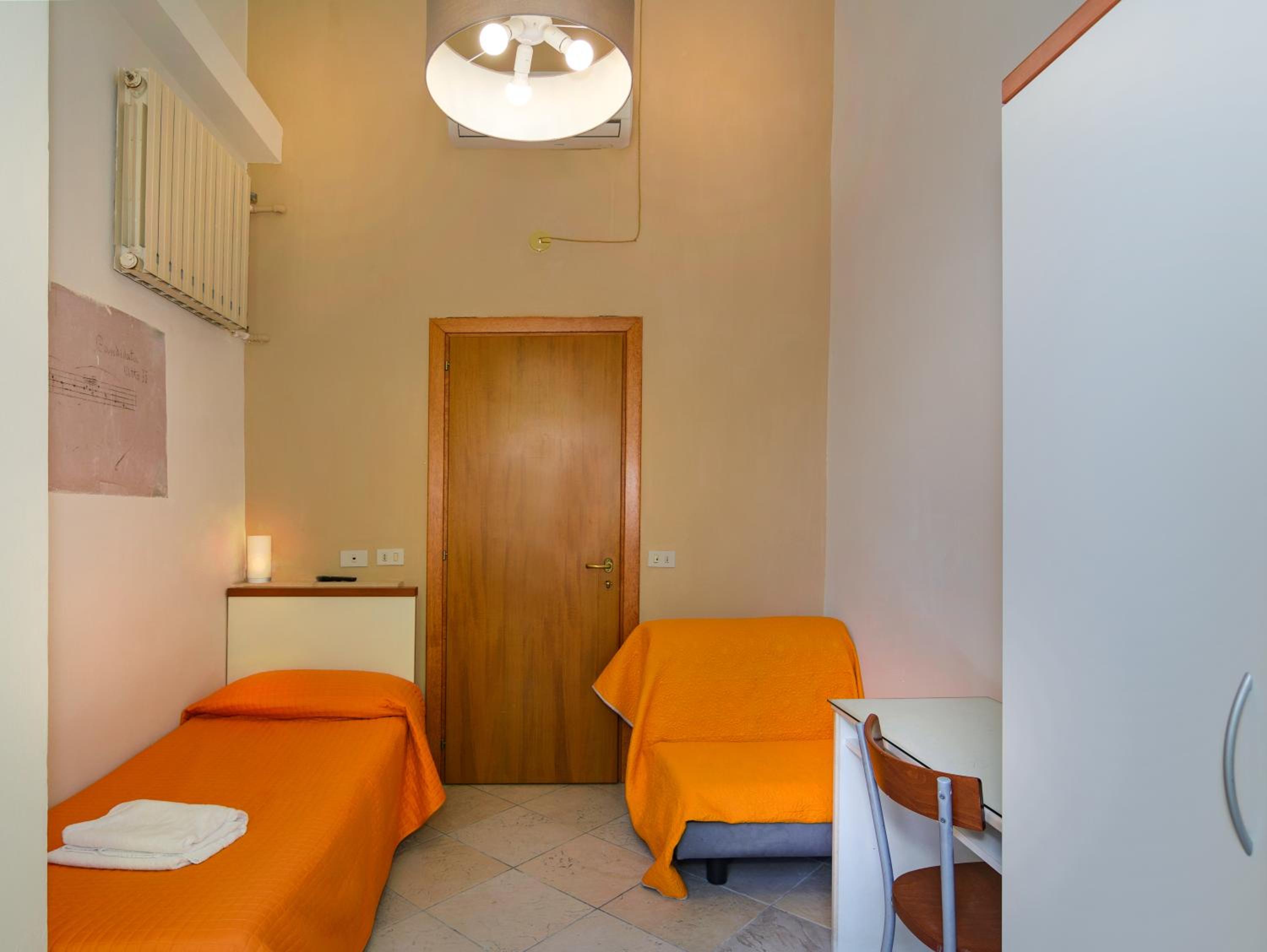 Single Room photo 2