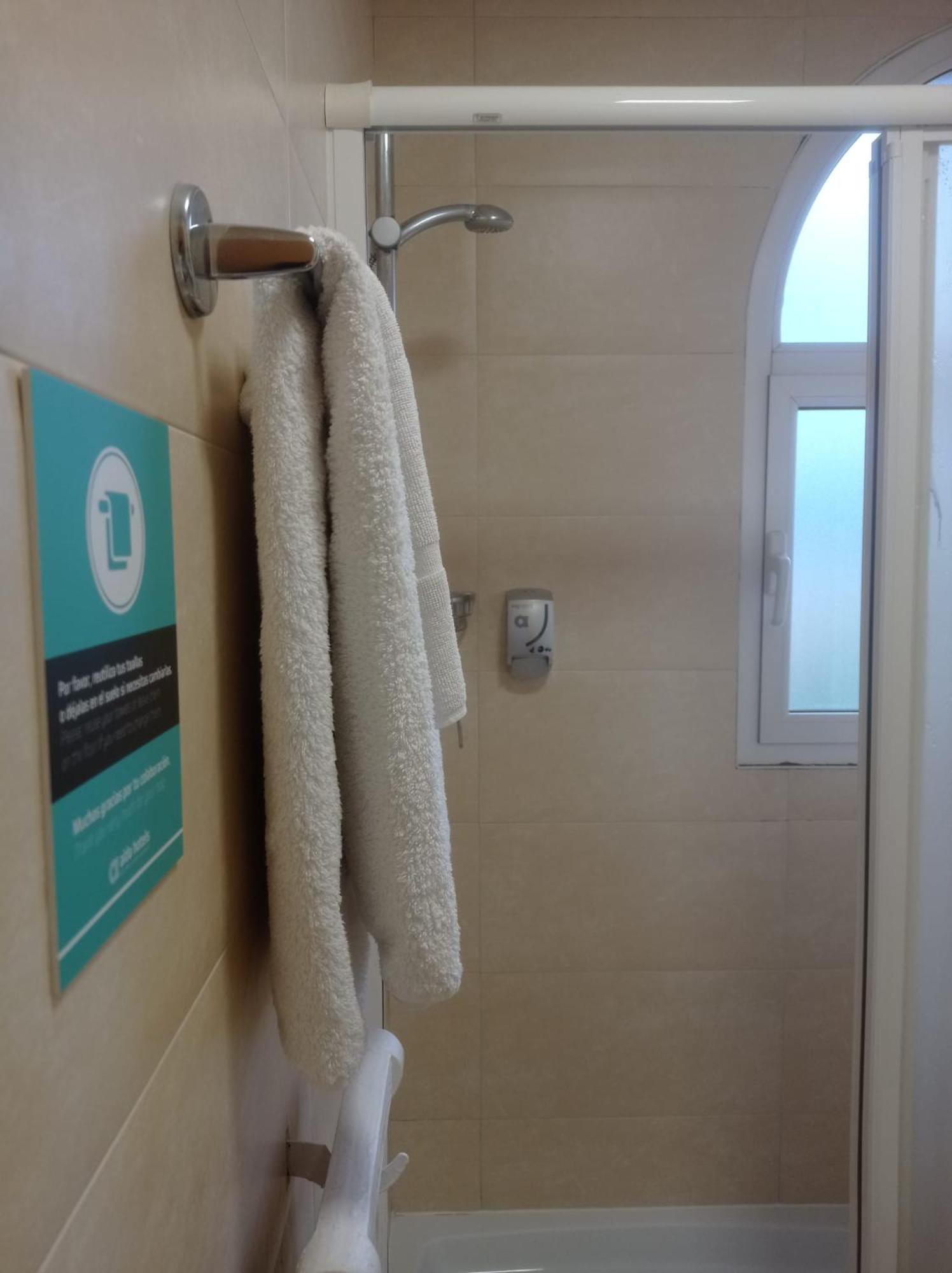 Standard Double or Twin Room photo 2